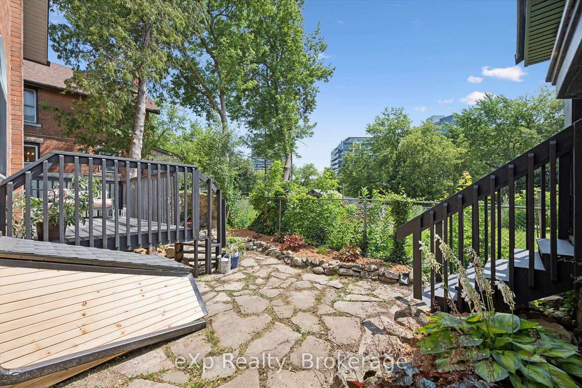Photo 37 of 131 Surrey Street E, Guelph, Downtown — HOMEH