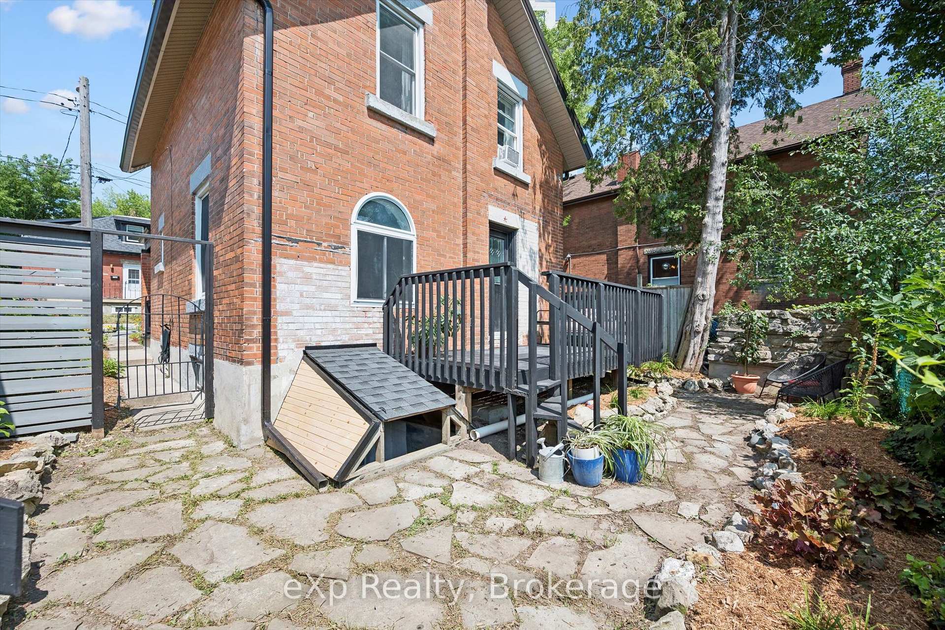 Photo 38 of 131 Surrey Street E, Guelph, Downtown — HOMEH