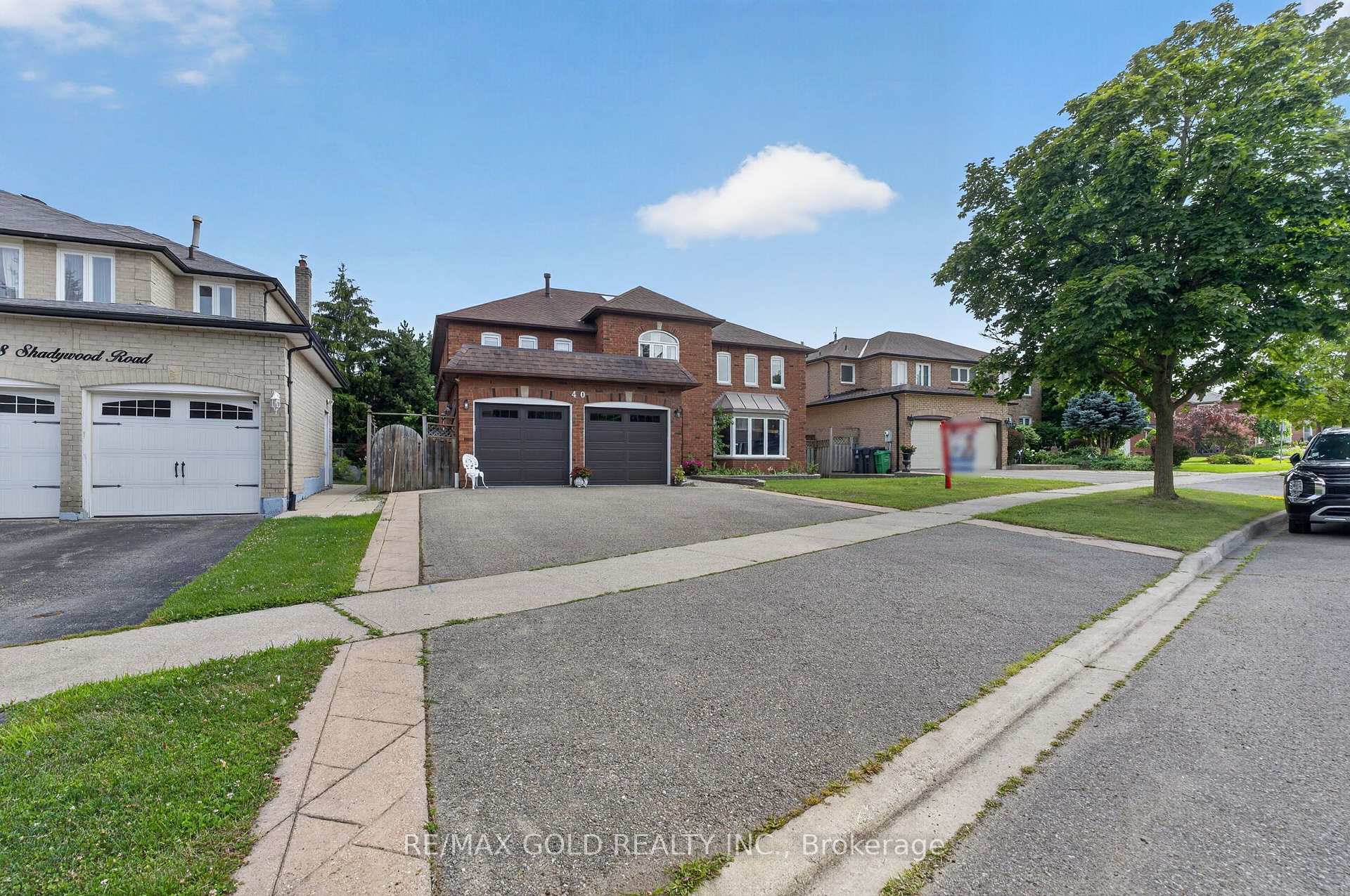 Photo 2 of 40 Shadywood Road, Brampton, Snelgrove — HOMEH