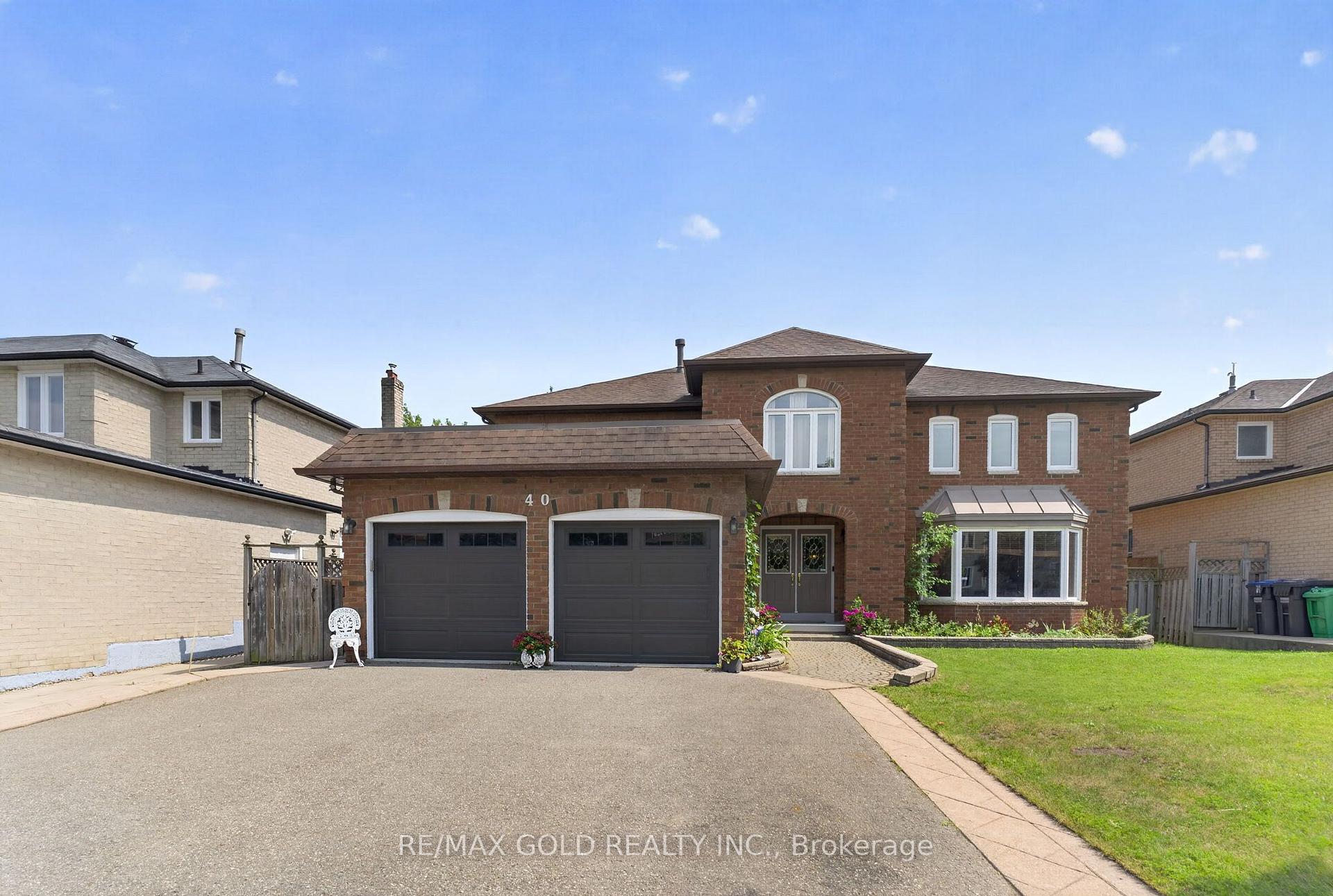 Photo 3 of 40 Shadywood Road, Brampton, Snelgrove — HOMEH