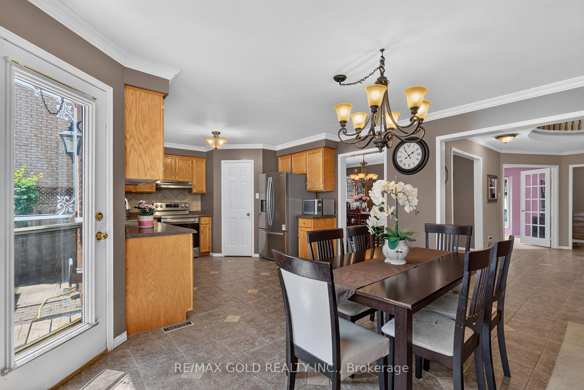 Photo 9 of 40 Shadywood Road, Brampton, Snelgrove — HOMEH