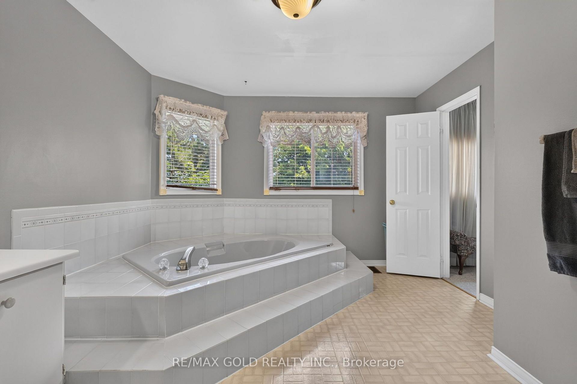 Photo 30 of 40 Shadywood Road, Brampton, Snelgrove — HOMEH