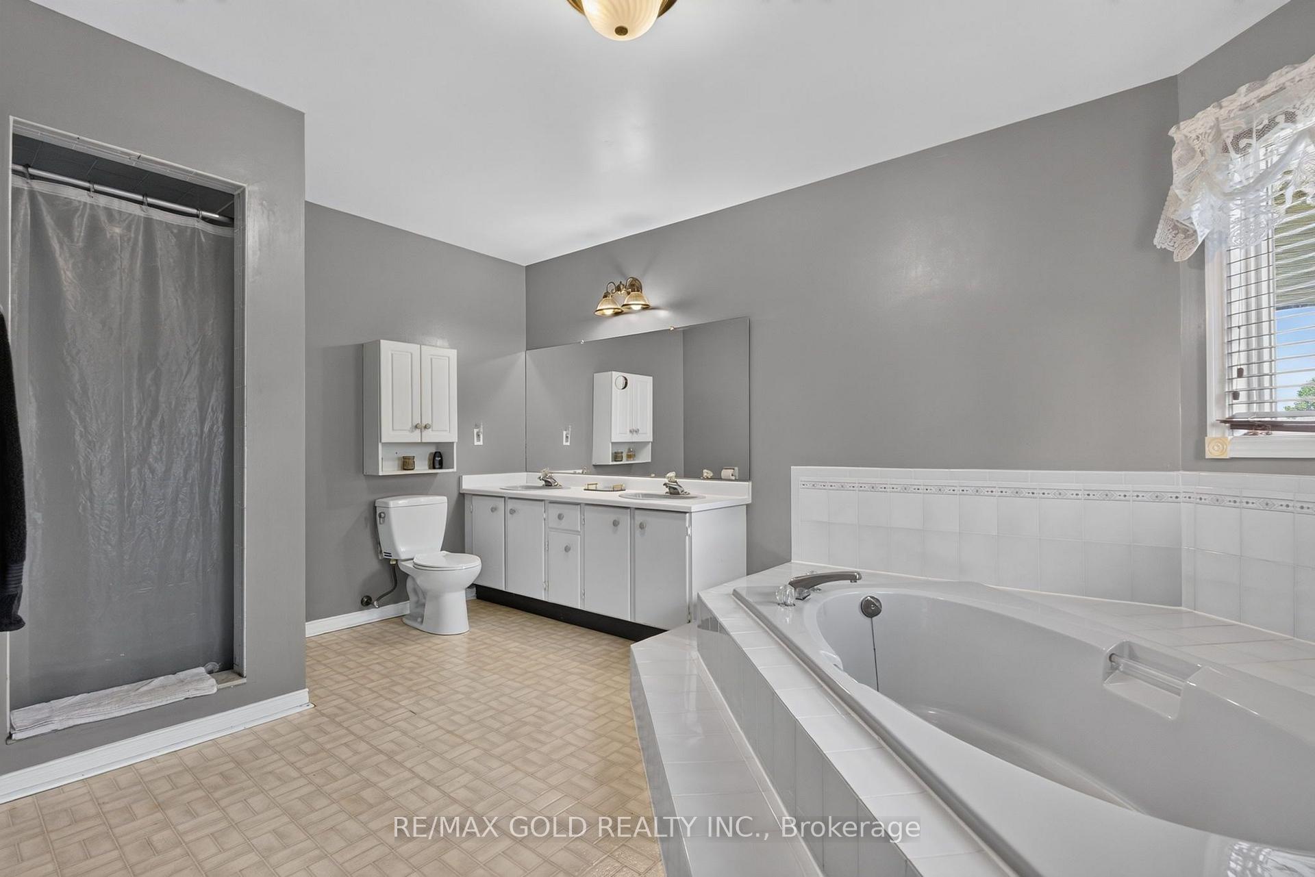 Photo 31 of 40 Shadywood Road, Brampton, Snelgrove — HOMEH