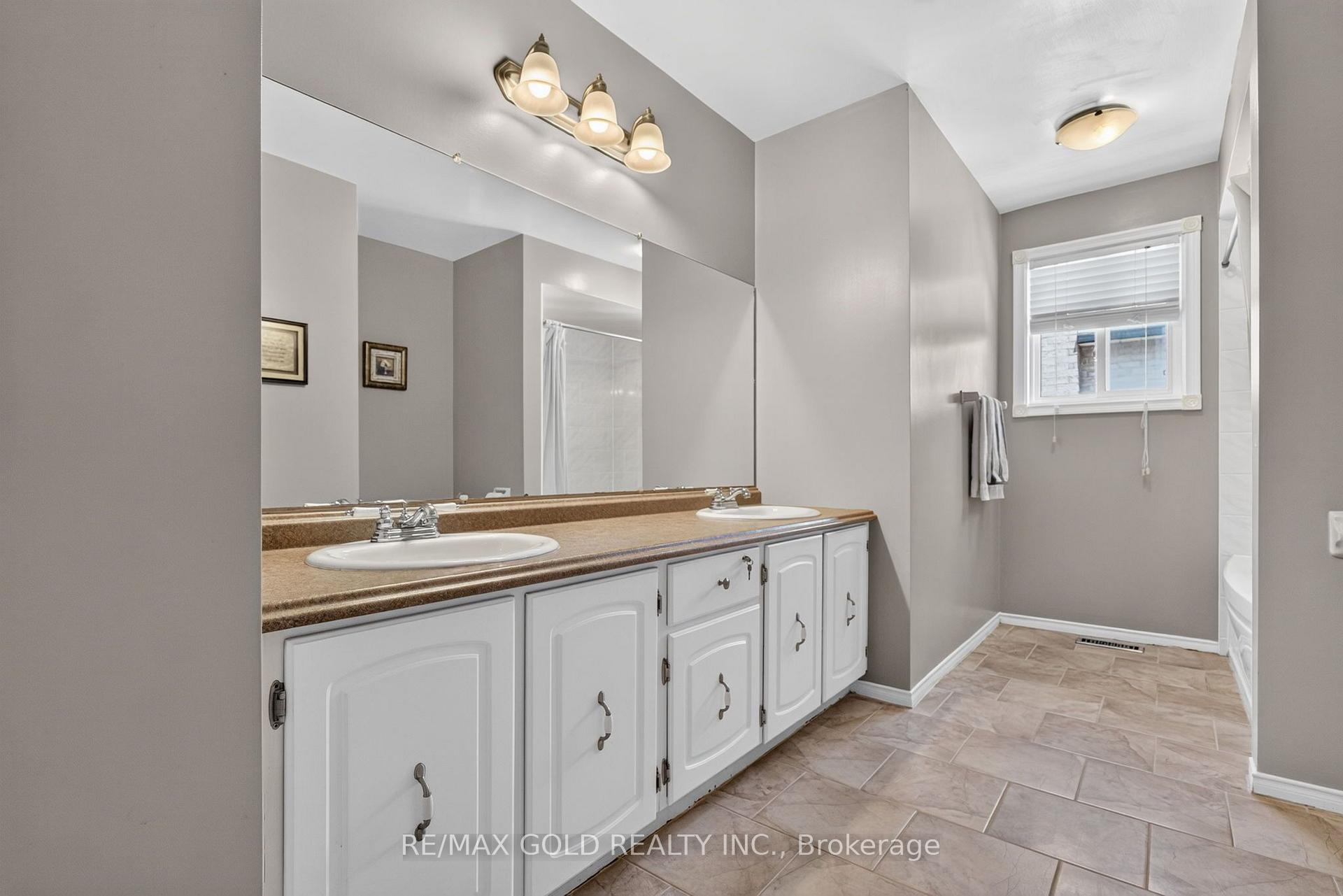 Photo 33 of 40 Shadywood Road, Brampton, Snelgrove — HOMEH