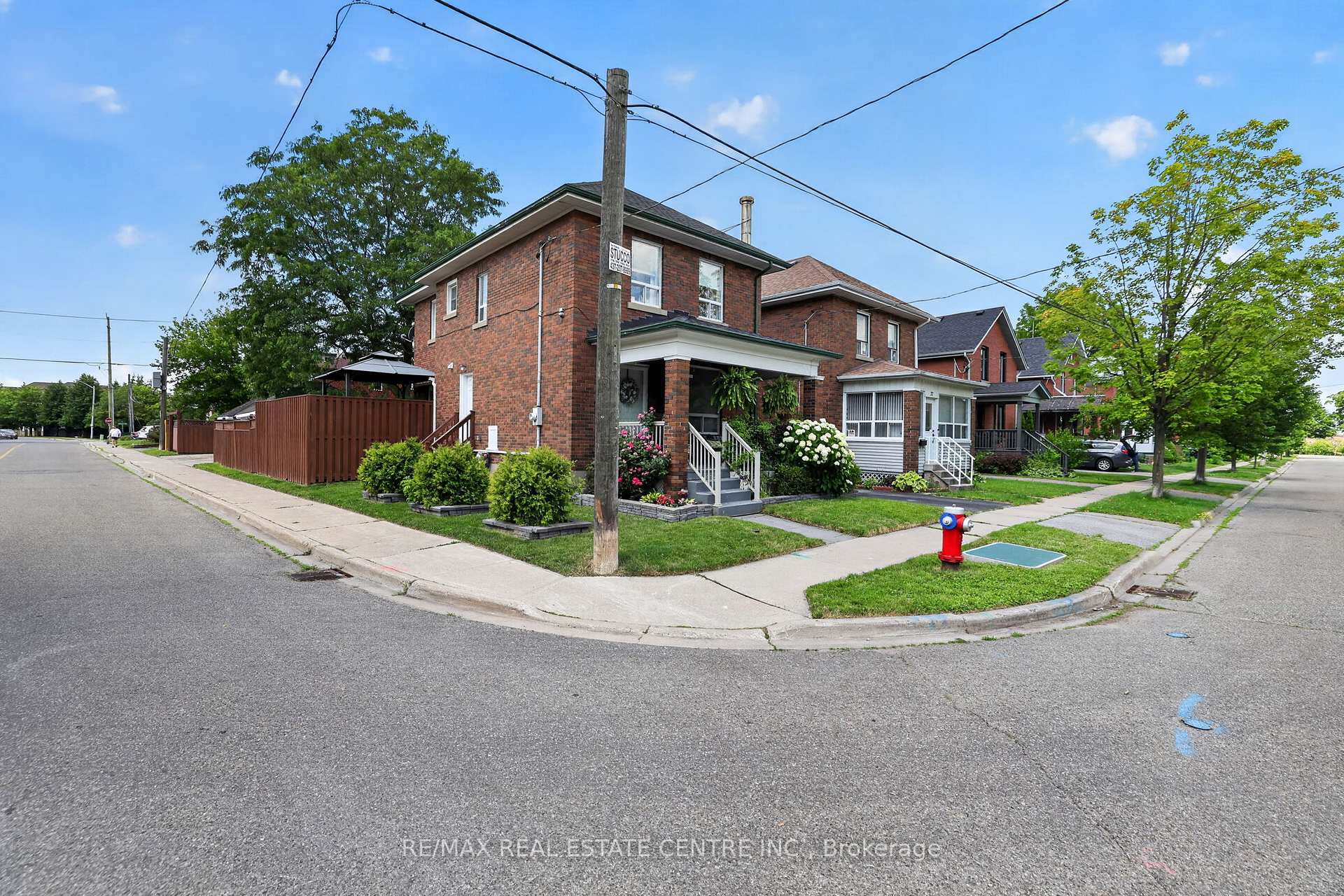 Photo 2 of 75 West Street W, Brampton, Downtown Brampton — HOMEH