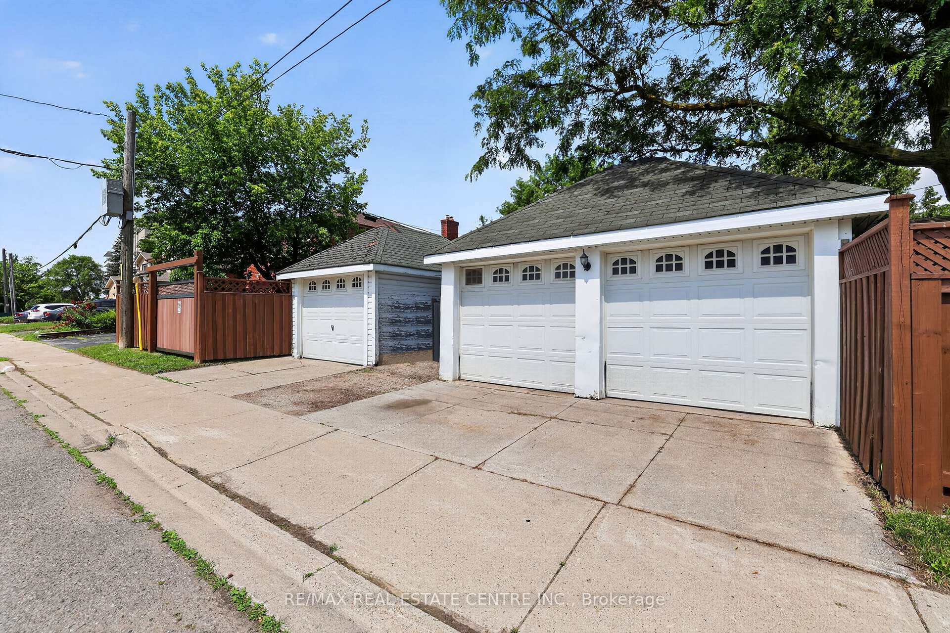 Photo 4 of 75 West Street W, Brampton, Downtown Brampton — HOMEH