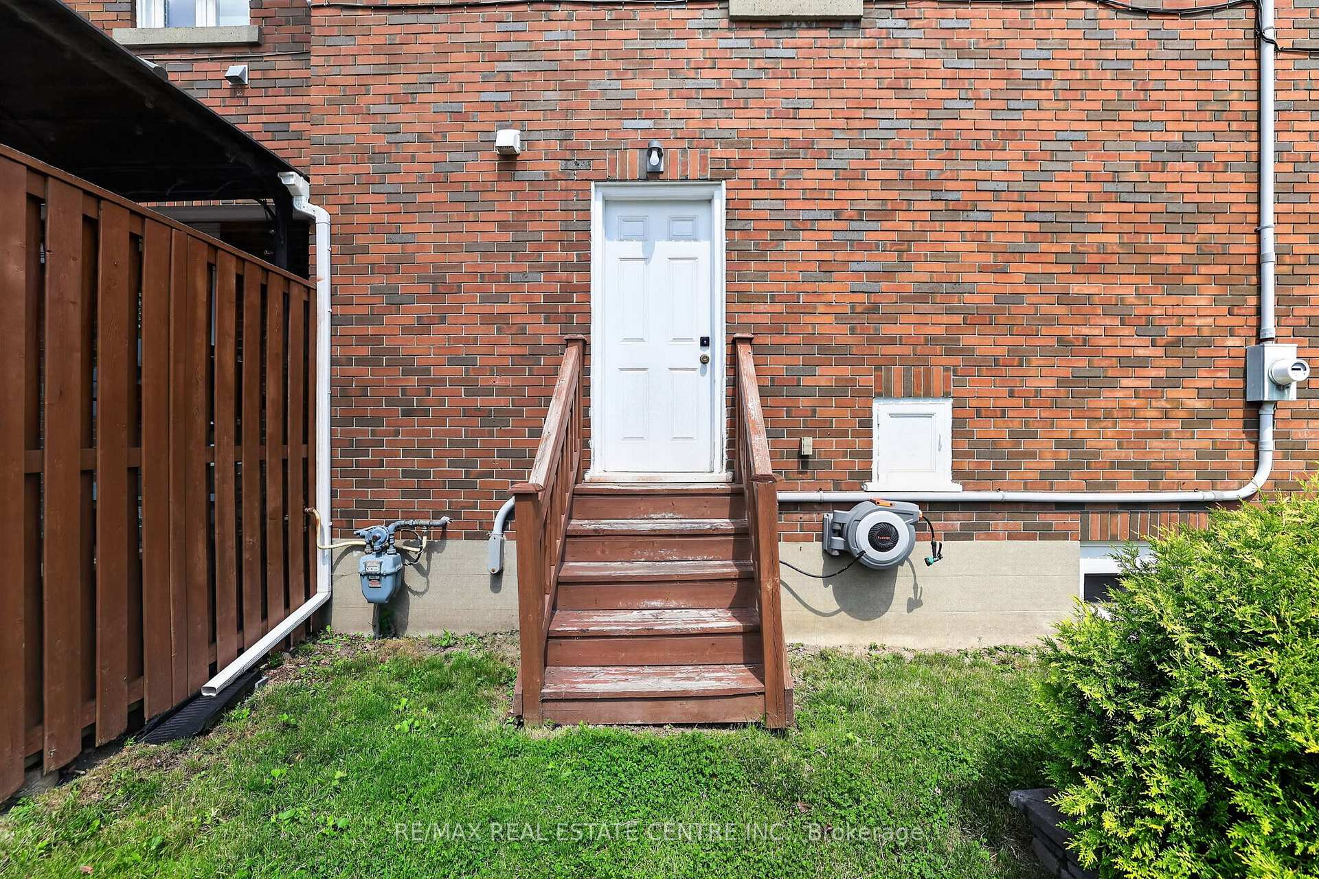 Photo 6 of 75 West Street W, Brampton, Downtown Brampton — HOMEH