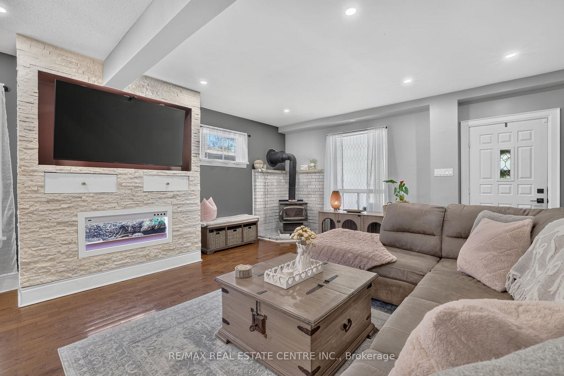 Photo 9 of 75 West Street W, Brampton, Downtown Brampton — HOMEH