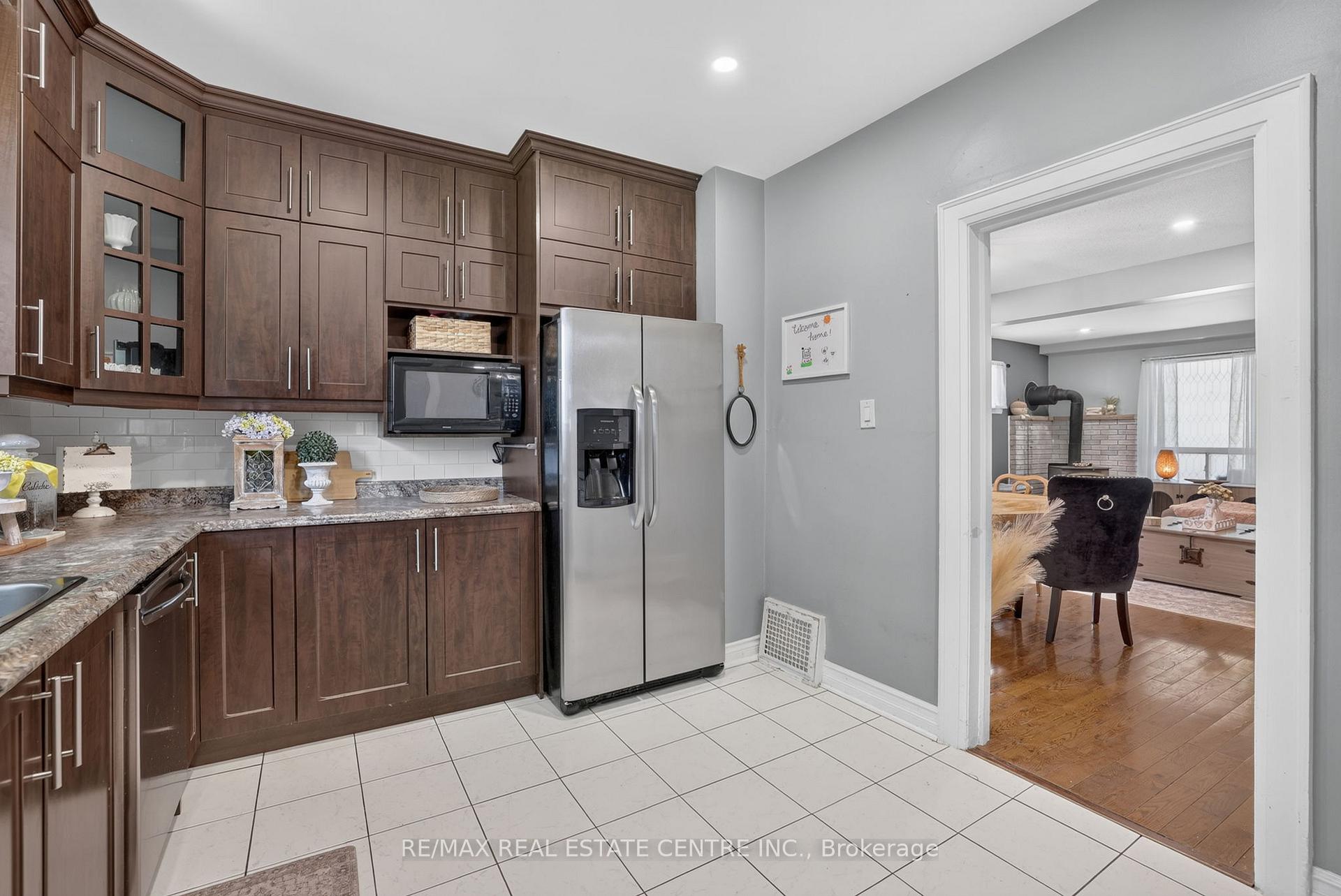 Photo 18 of 75 West Street W, Brampton, Downtown Brampton — HOMEH