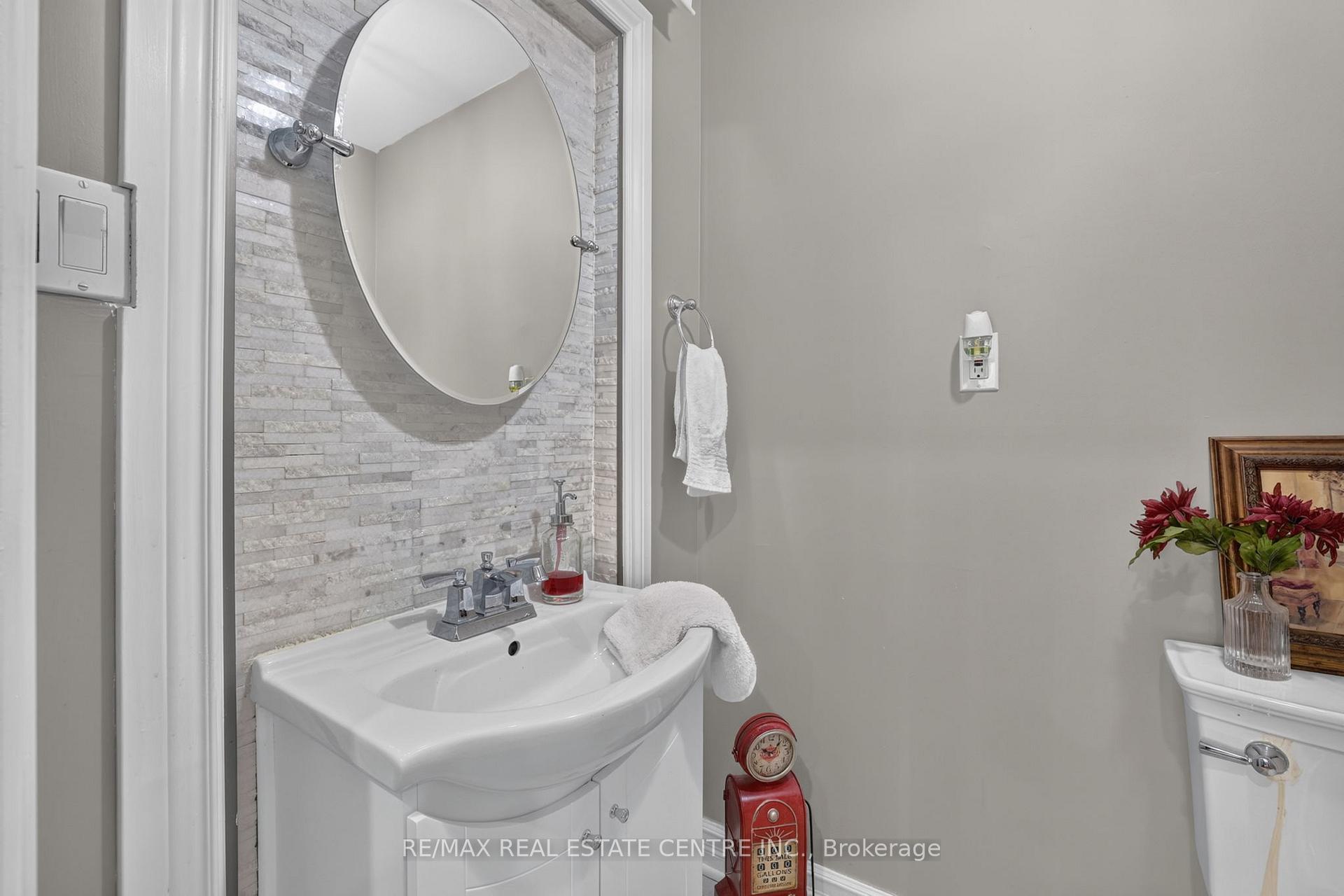 Photo 19 of 75 West Street W, Brampton, Downtown Brampton — HOMEH