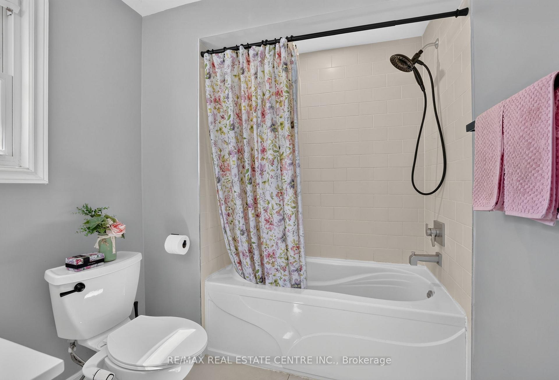 Photo 33 of 75 West Street W, Brampton, Downtown Brampton — HOMEH