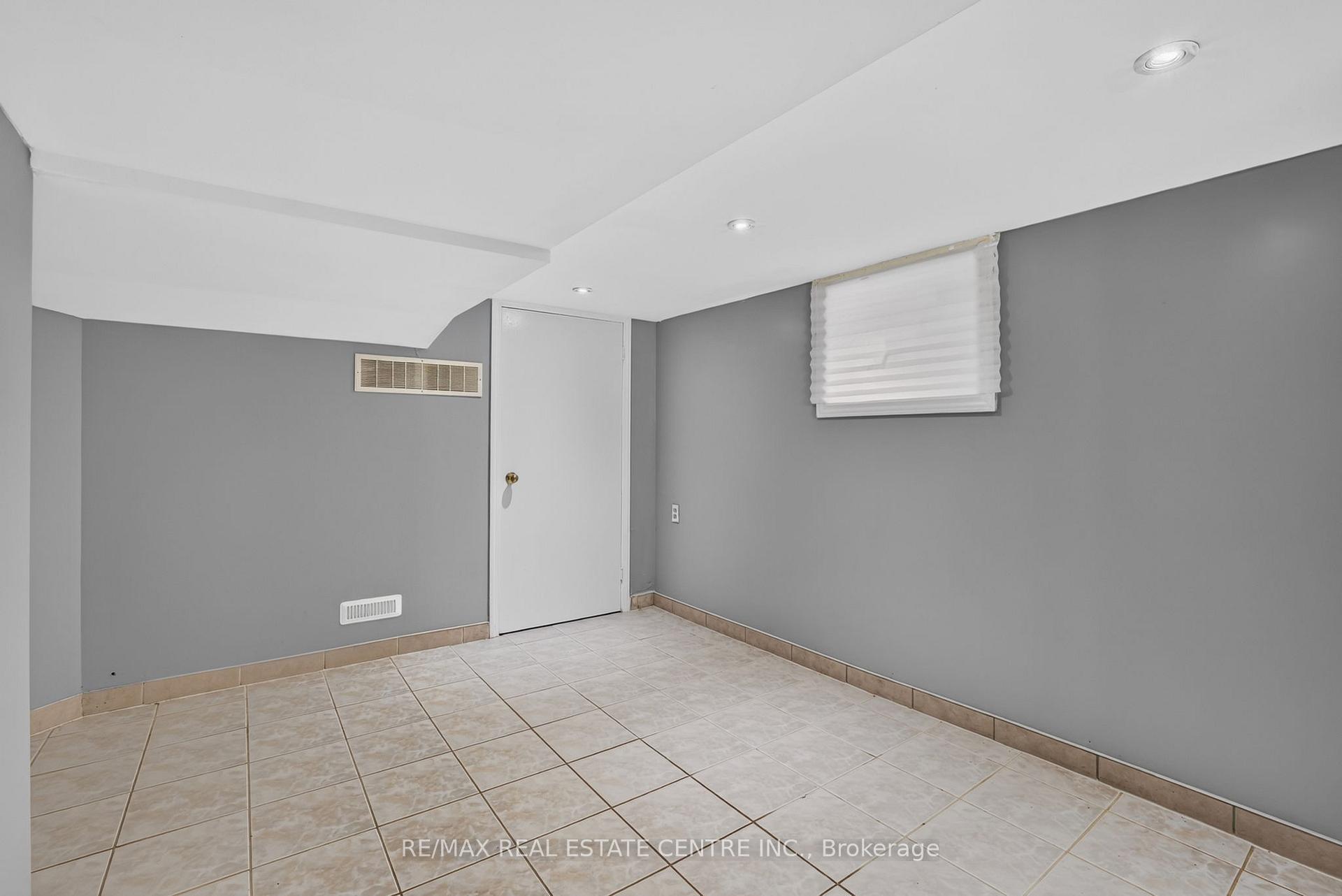 Photo 40 of 75 West Street W, Brampton, Downtown Brampton — HOMEH