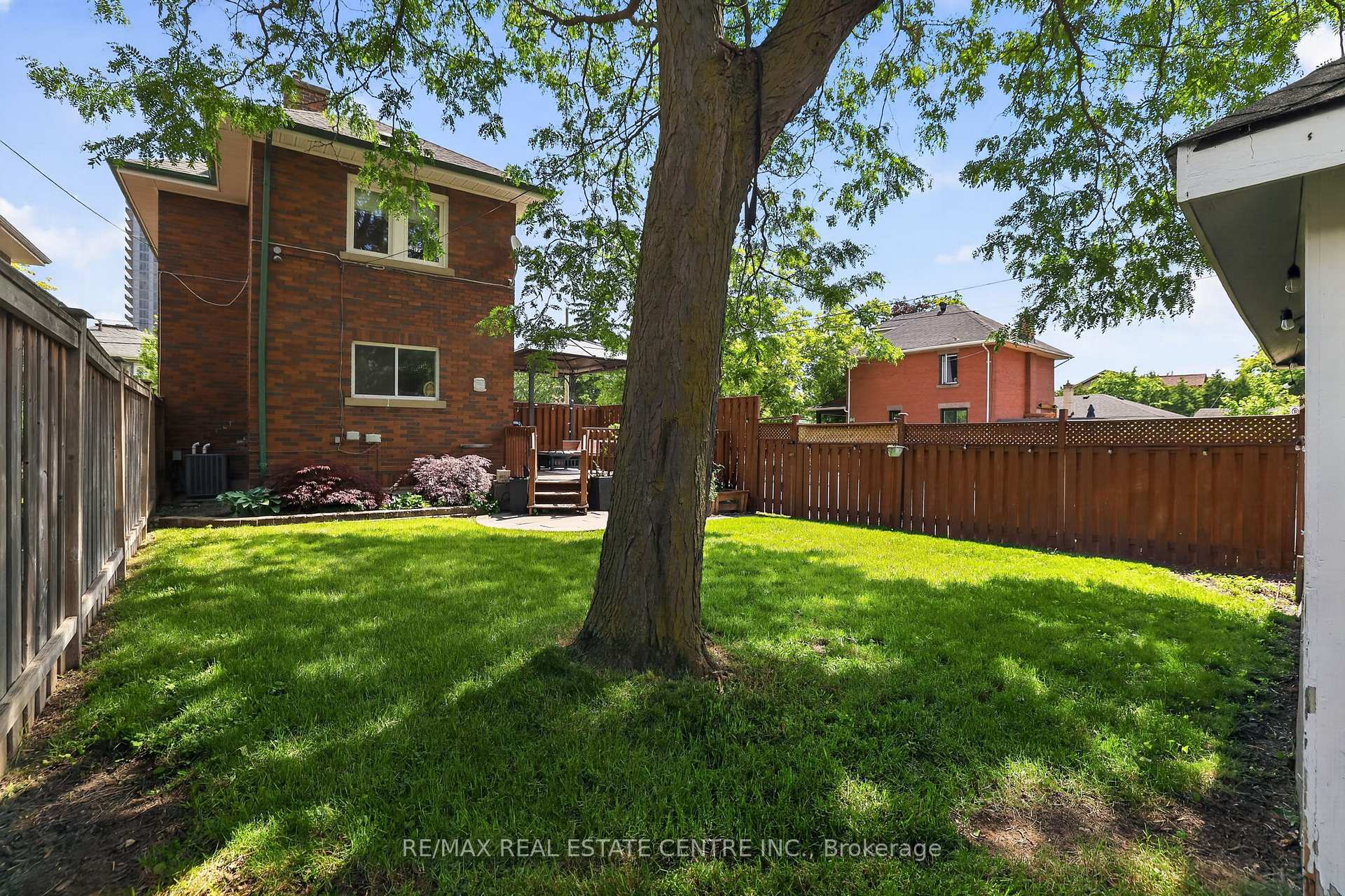 Photo 46 of 75 West Street W, Brampton, Downtown Brampton — HOMEH