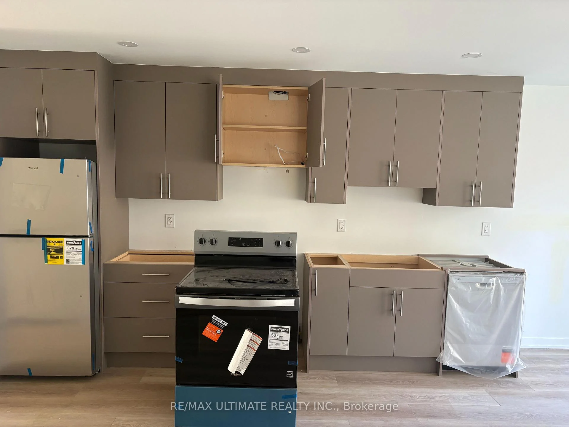 Photo 5 of Unit Lower, 249 Silverthorn Avenue, Toronto, Weston-Pellam Park — HOMEH