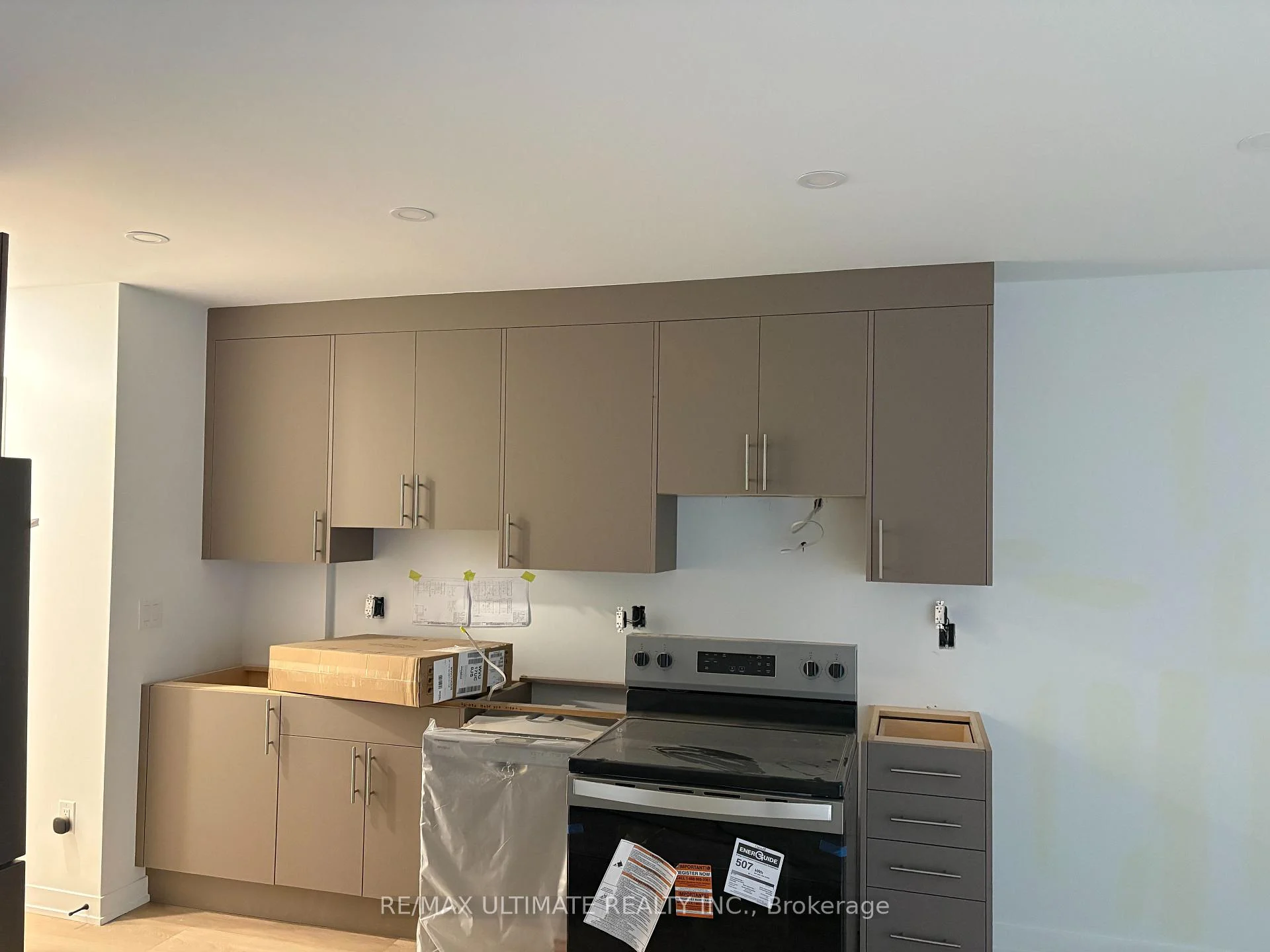 Photo 7 of Unit Lower, 249 Silverthorn Avenue, Toronto, Weston-Pellam Park — HOMEH