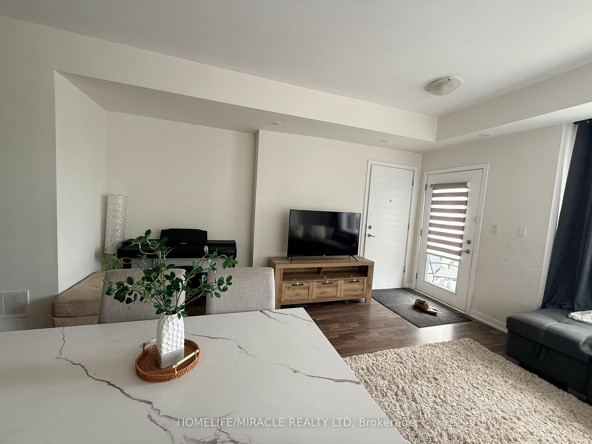Photo 4 of Unit 323, 1460 Whites Road, Pickering, Woodlands — HOMEH