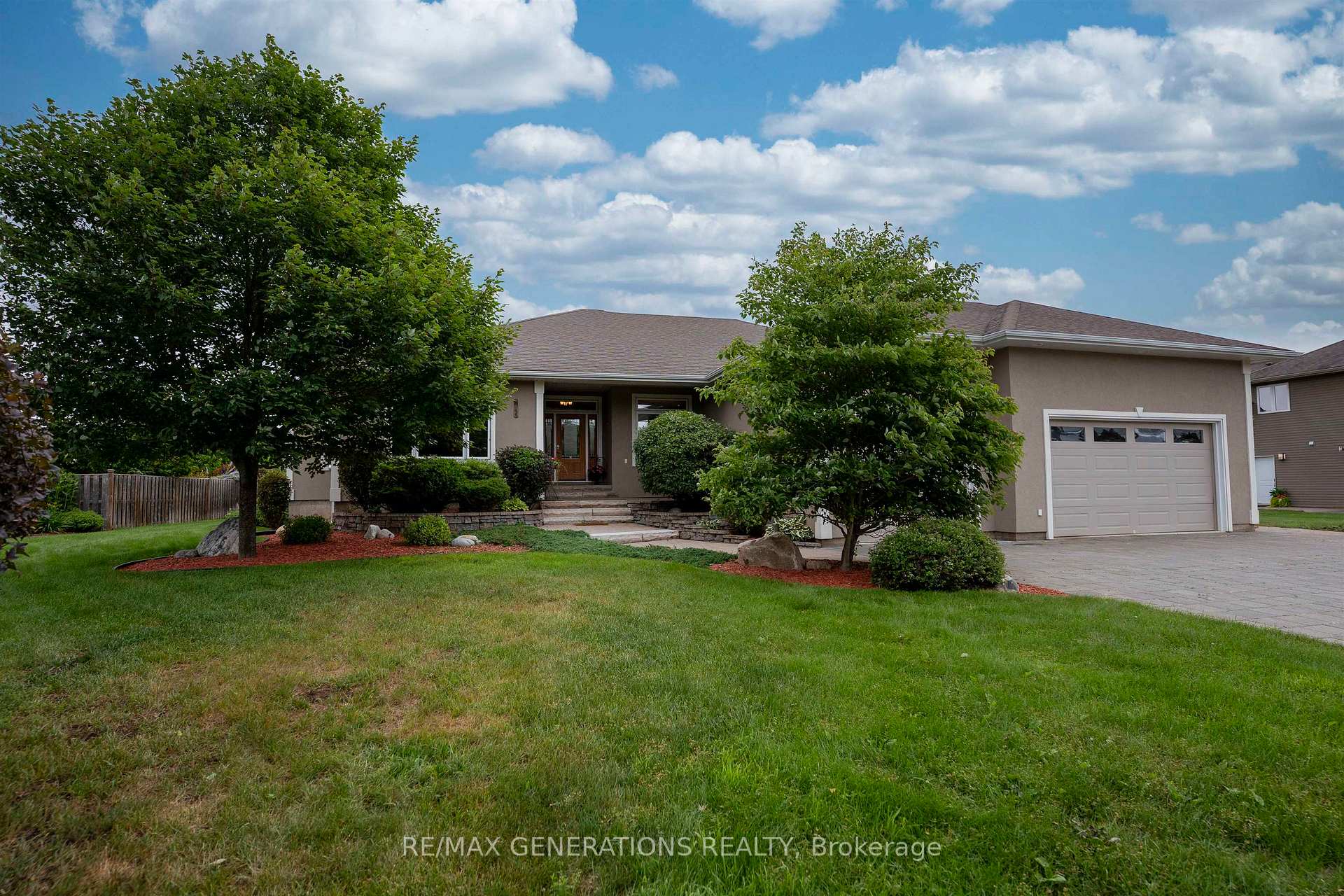 Photo 1 of 1106 Mahogany Place, Thunder Bay, Parkdale — HOMEH