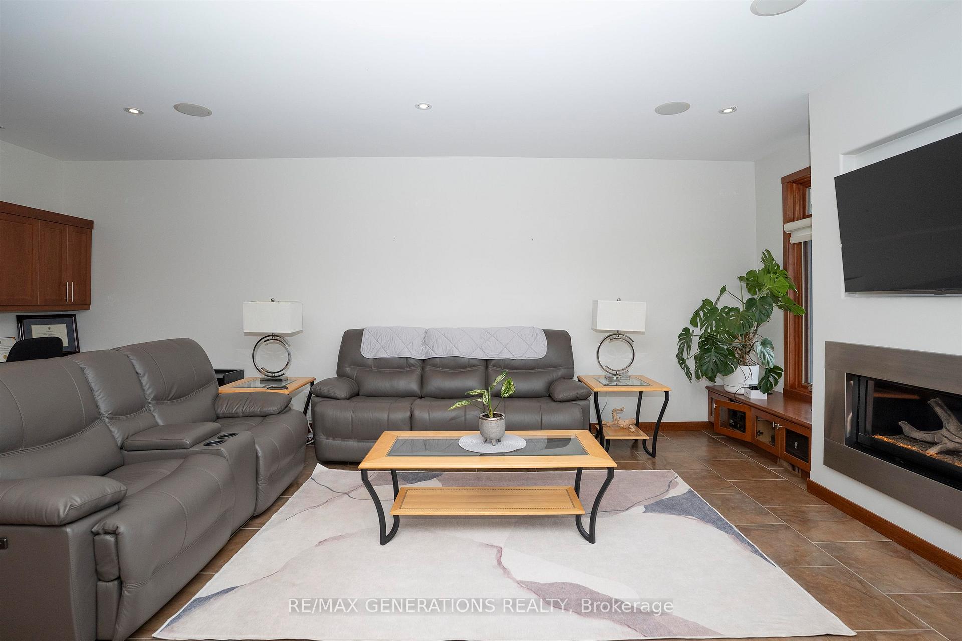 Photo 4 of 1106 Mahogany Place, Thunder Bay, Parkdale — HOMEH