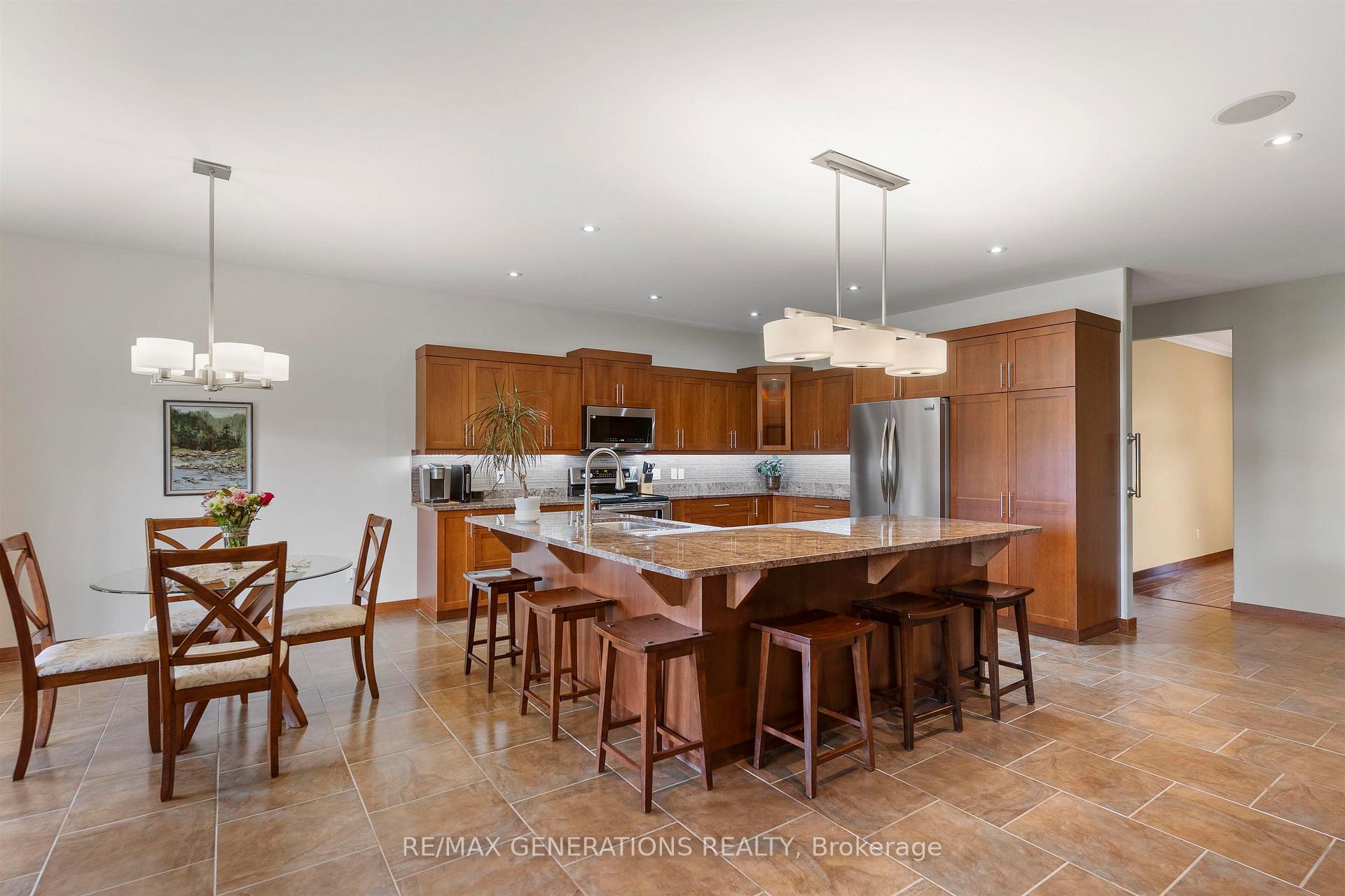 Photo 5 of 1106 Mahogany Place, Thunder Bay, Parkdale — HOMEH