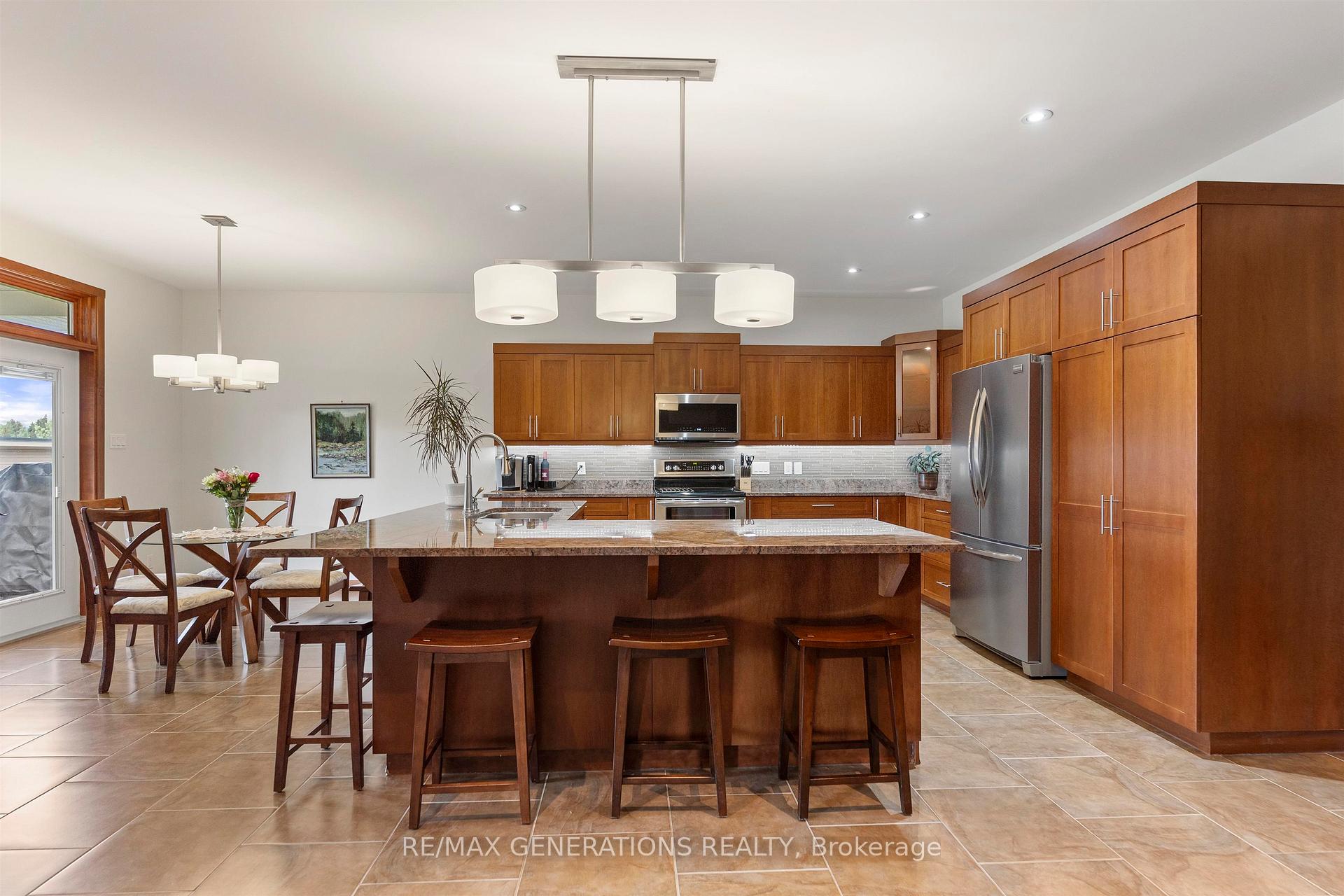 Photo 6 of 1106 Mahogany Place, Thunder Bay, Parkdale — HOMEH