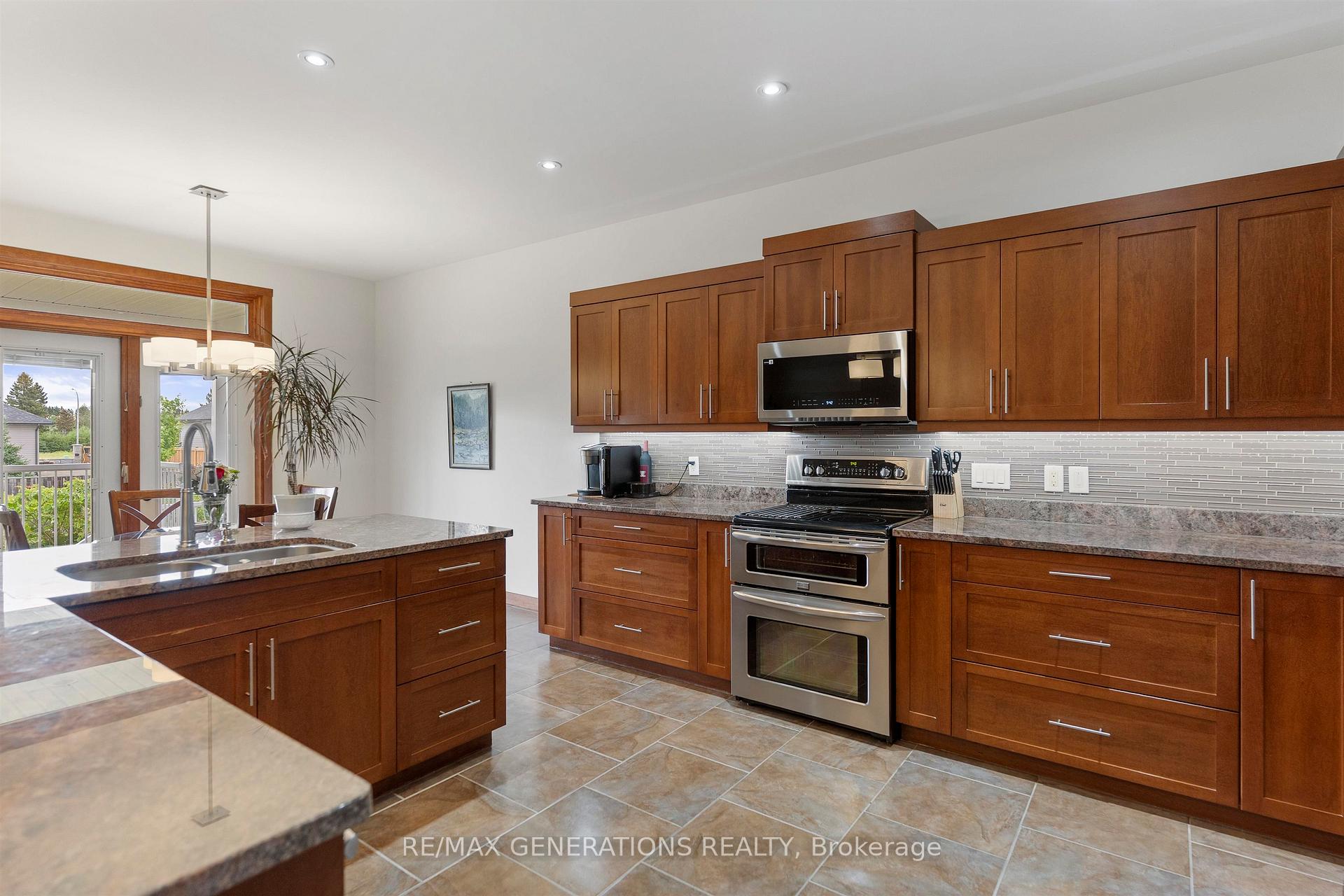 Photo 7 of 1106 Mahogany Place, Thunder Bay, Parkdale — HOMEH