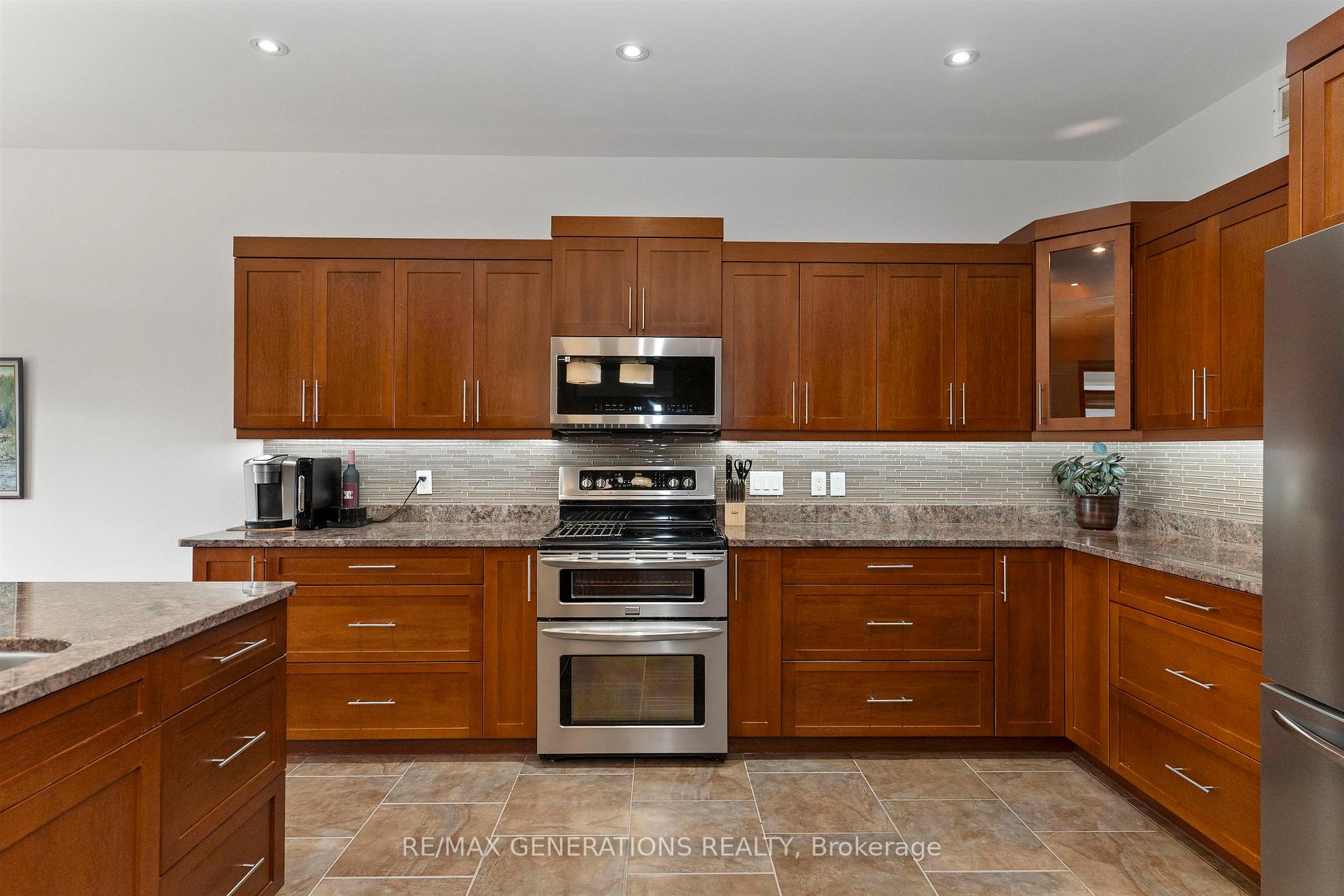 Photo 11 of 1106 Mahogany Place, Thunder Bay, Parkdale — HOMEH