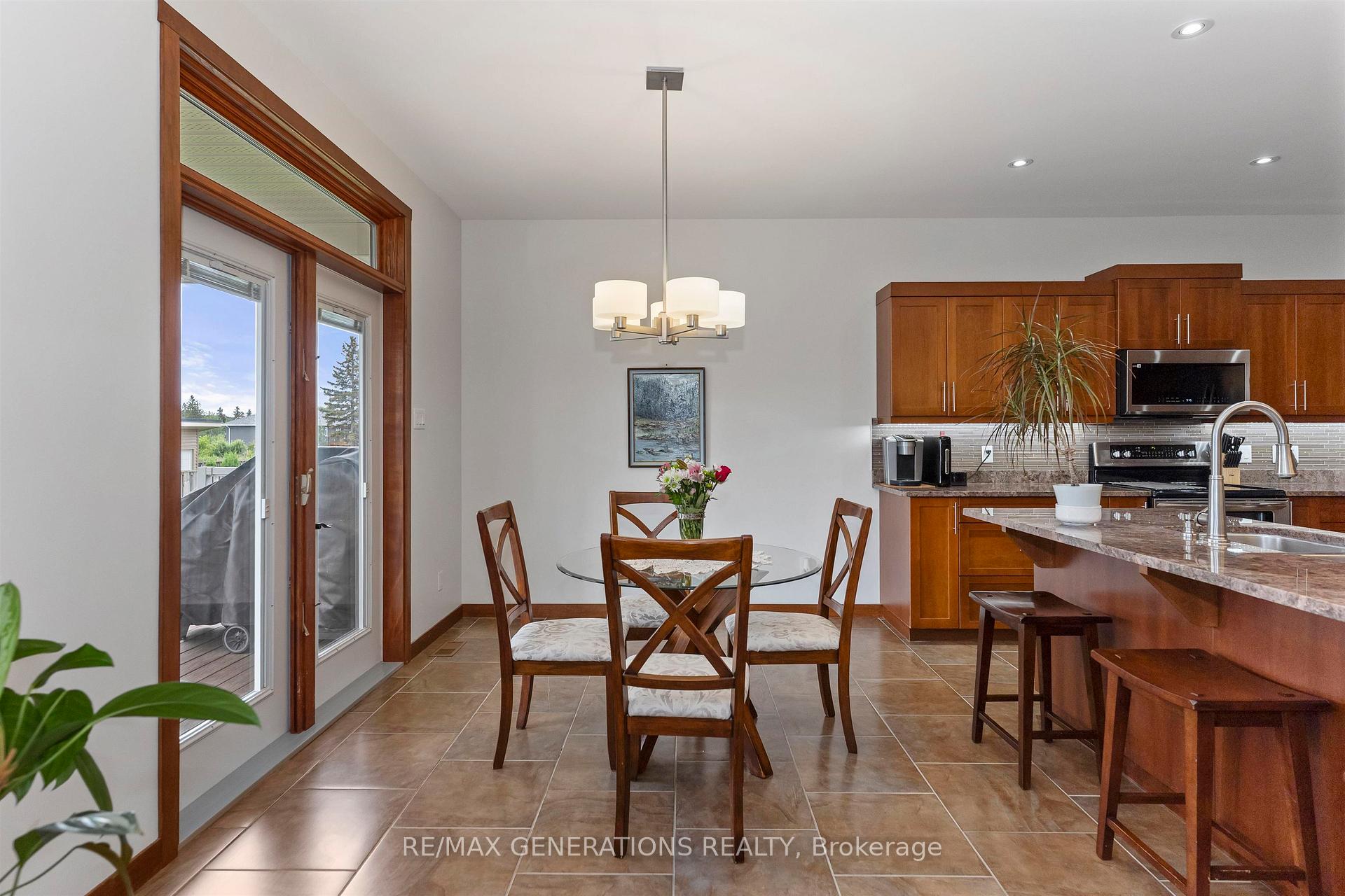 Photo 12 of 1106 Mahogany Place, Thunder Bay, Parkdale — HOMEH