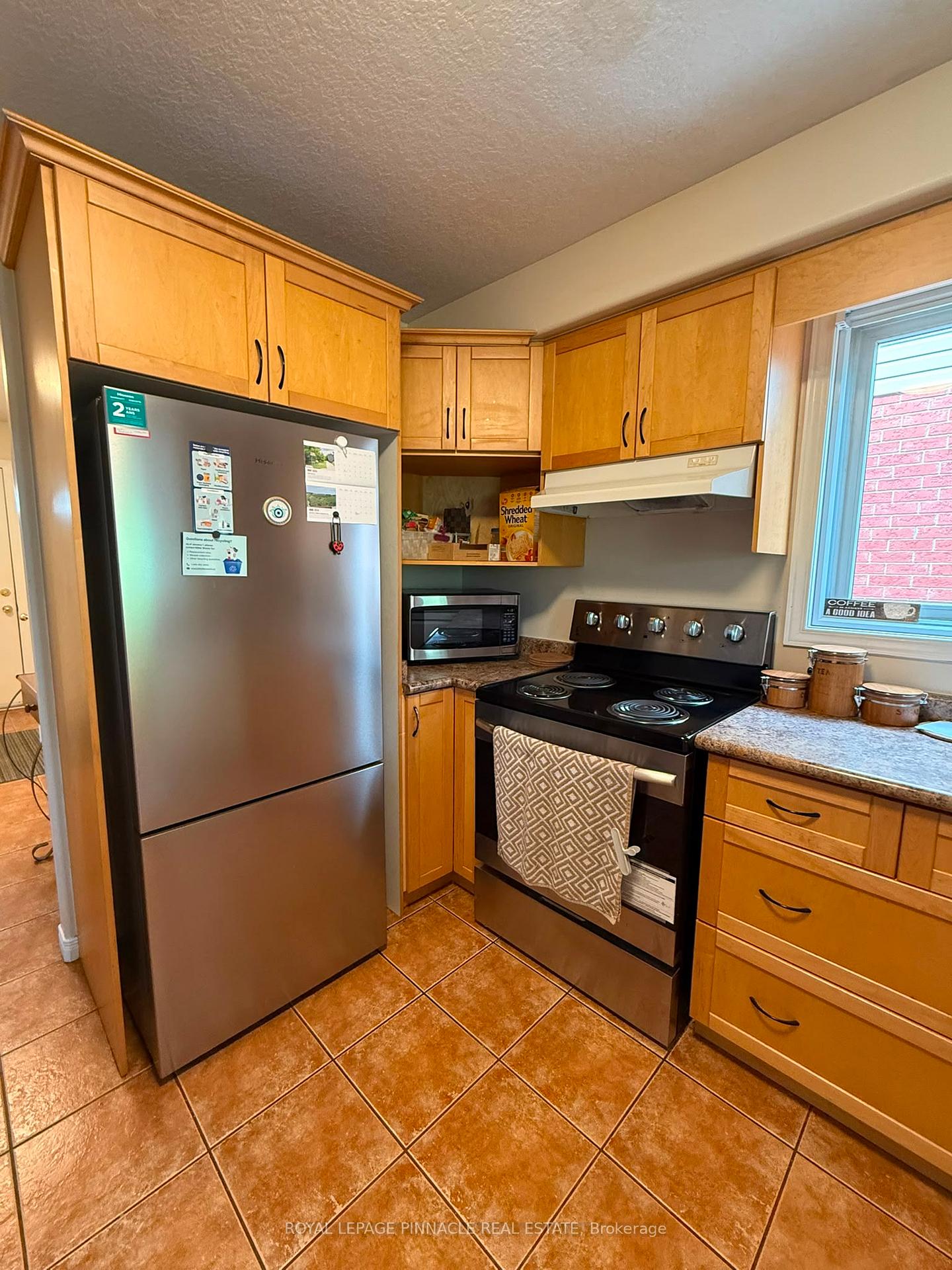 Photo 8 of 60 Everglade Crescent, Kitchener, Larentian West — HOMEH