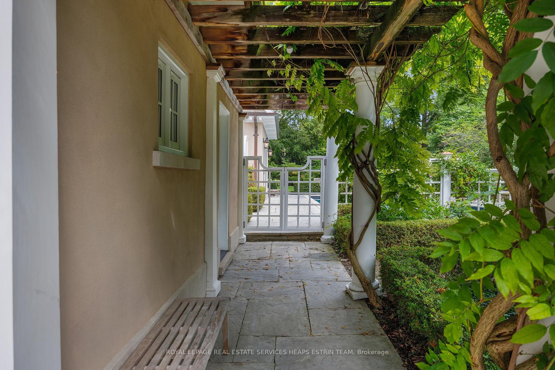 Photo 25 of 75 Queen Street, Guelph, St. George's — HOMEH