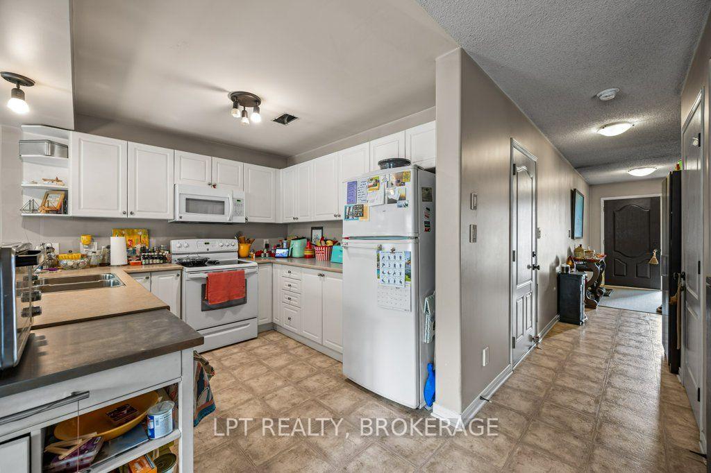 Photo 4 of 1559 Crimson Crescent, Kingston, City Northwest — HOMEH