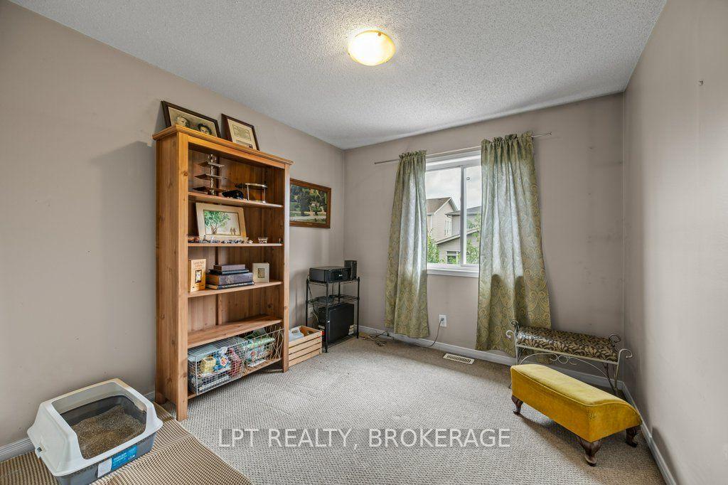 Photo 15 of 1559 Crimson Crescent, Kingston, City Northwest — HOMEH
