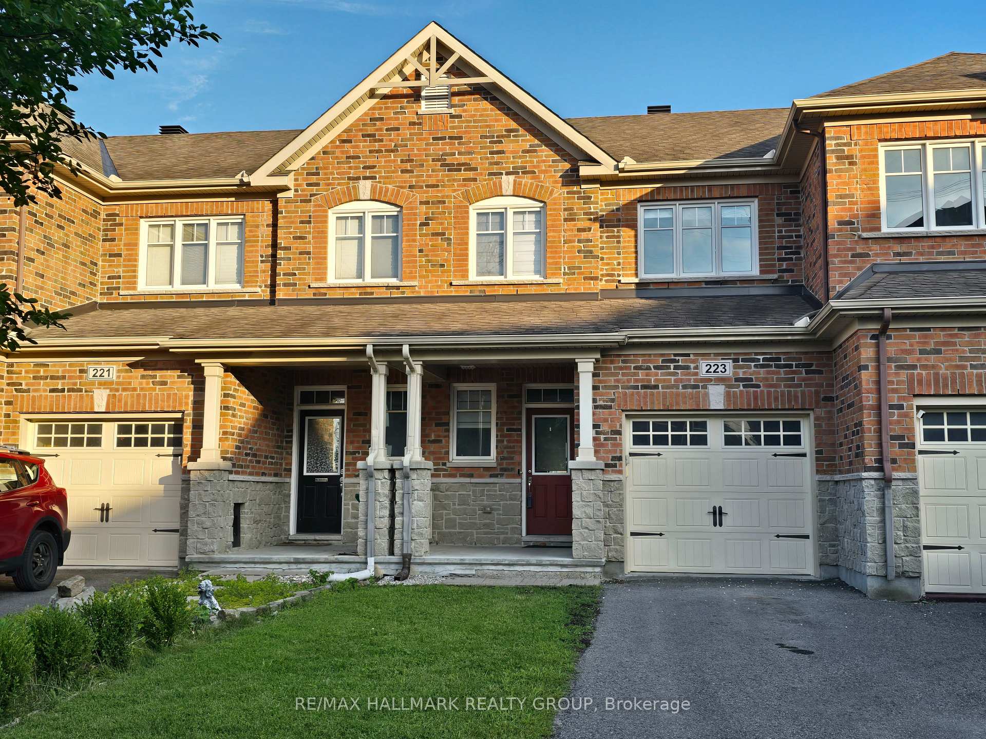 Photo 1 of 223 Livery Street, Ottawa, Kanata - Emerald Meadows/Trailwest — HOMEH