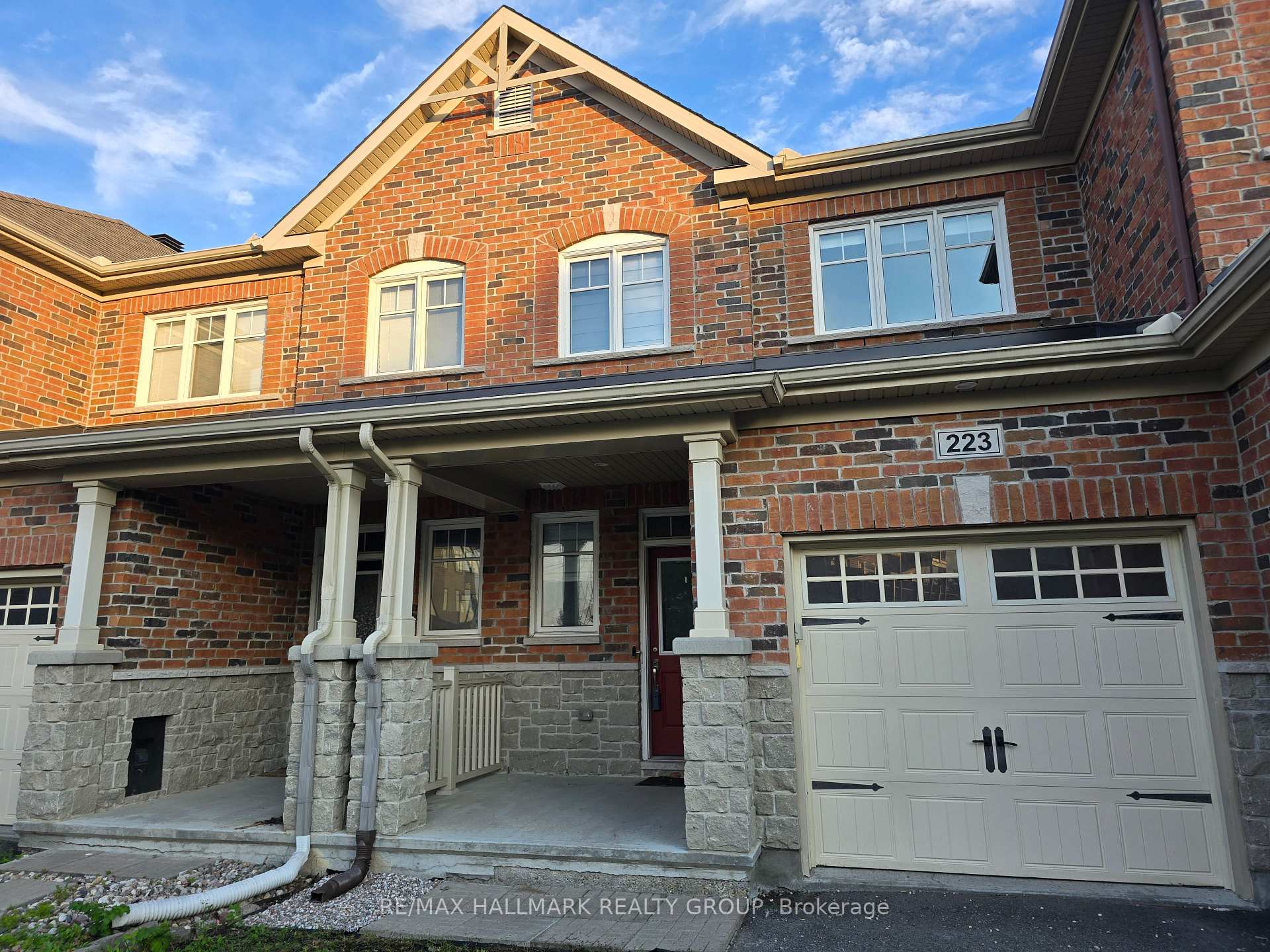 Photo 2 of 223 Livery Street, Ottawa, Kanata - Emerald Meadows/Trailwest — HOMEH