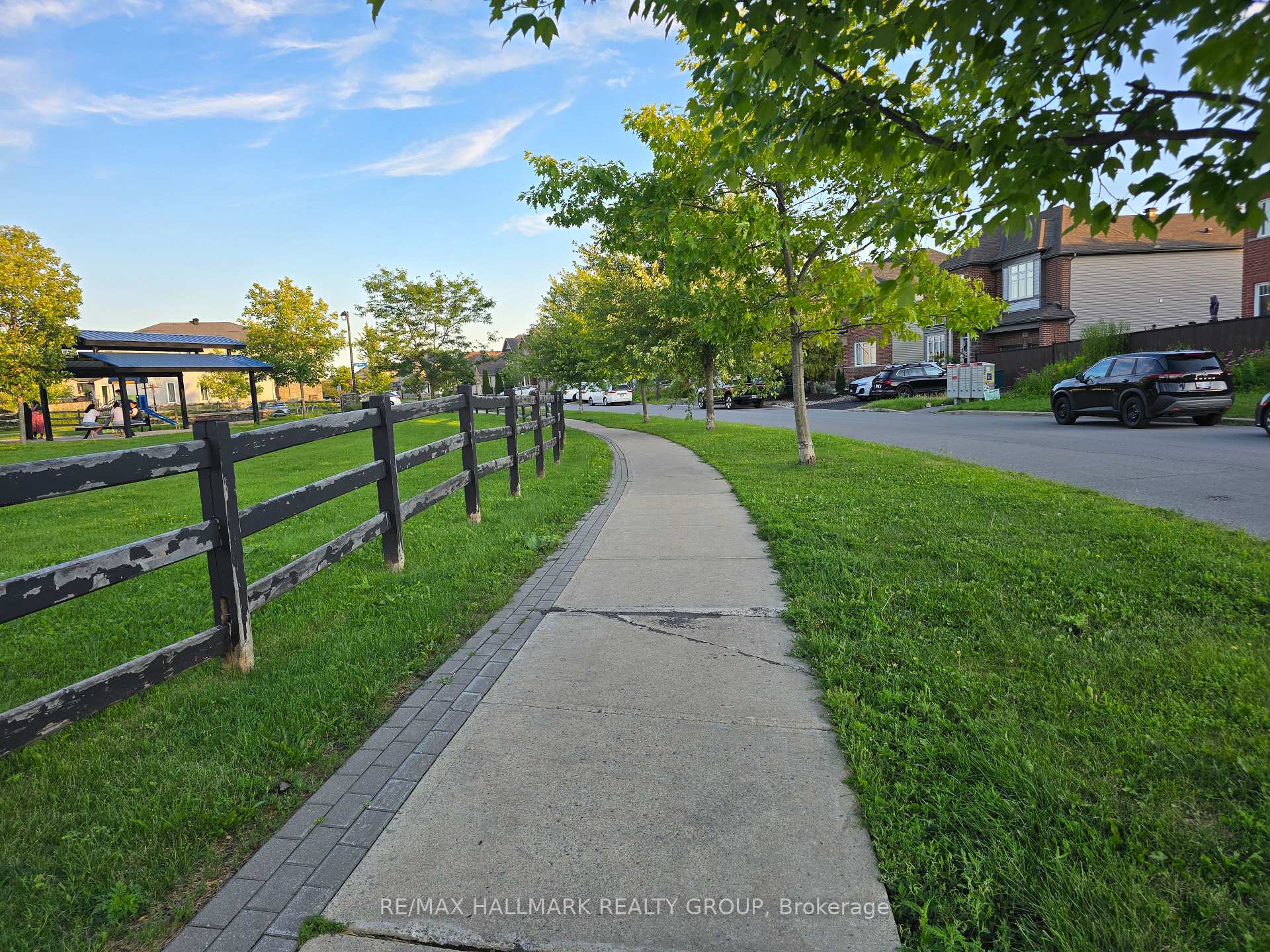 Photo 4 of 223 Livery Street, Ottawa, Kanata - Emerald Meadows/Trailwest — HOMEH