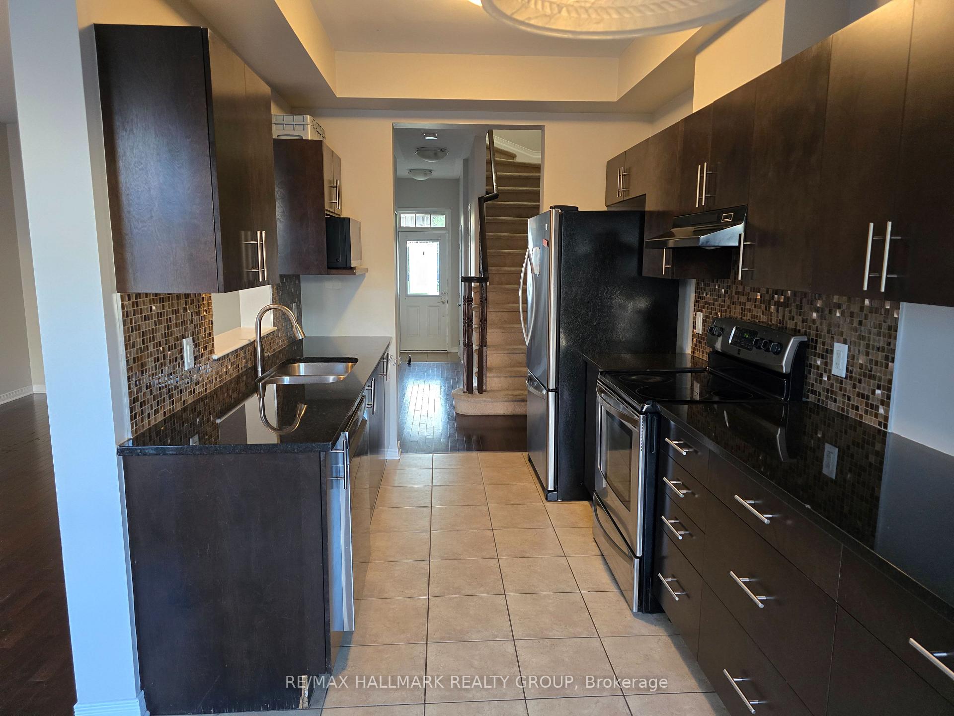 Photo 8 of 223 Livery Street, Ottawa, Kanata - Emerald Meadows/Trailwest — HOMEH