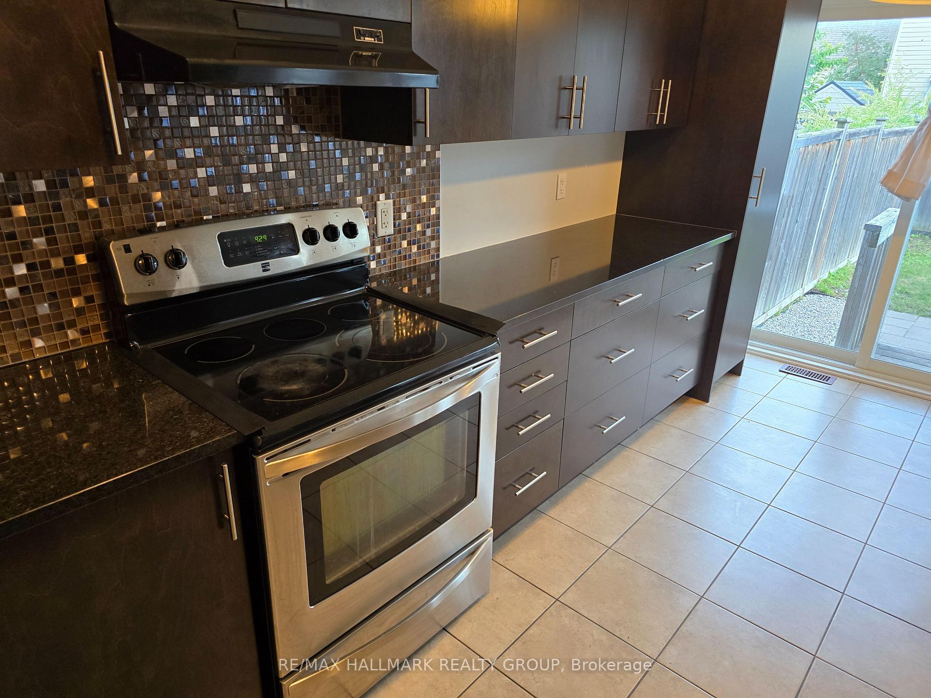 Photo 9 of 223 Livery Street, Ottawa, Kanata - Emerald Meadows/Trailwest — HOMEH