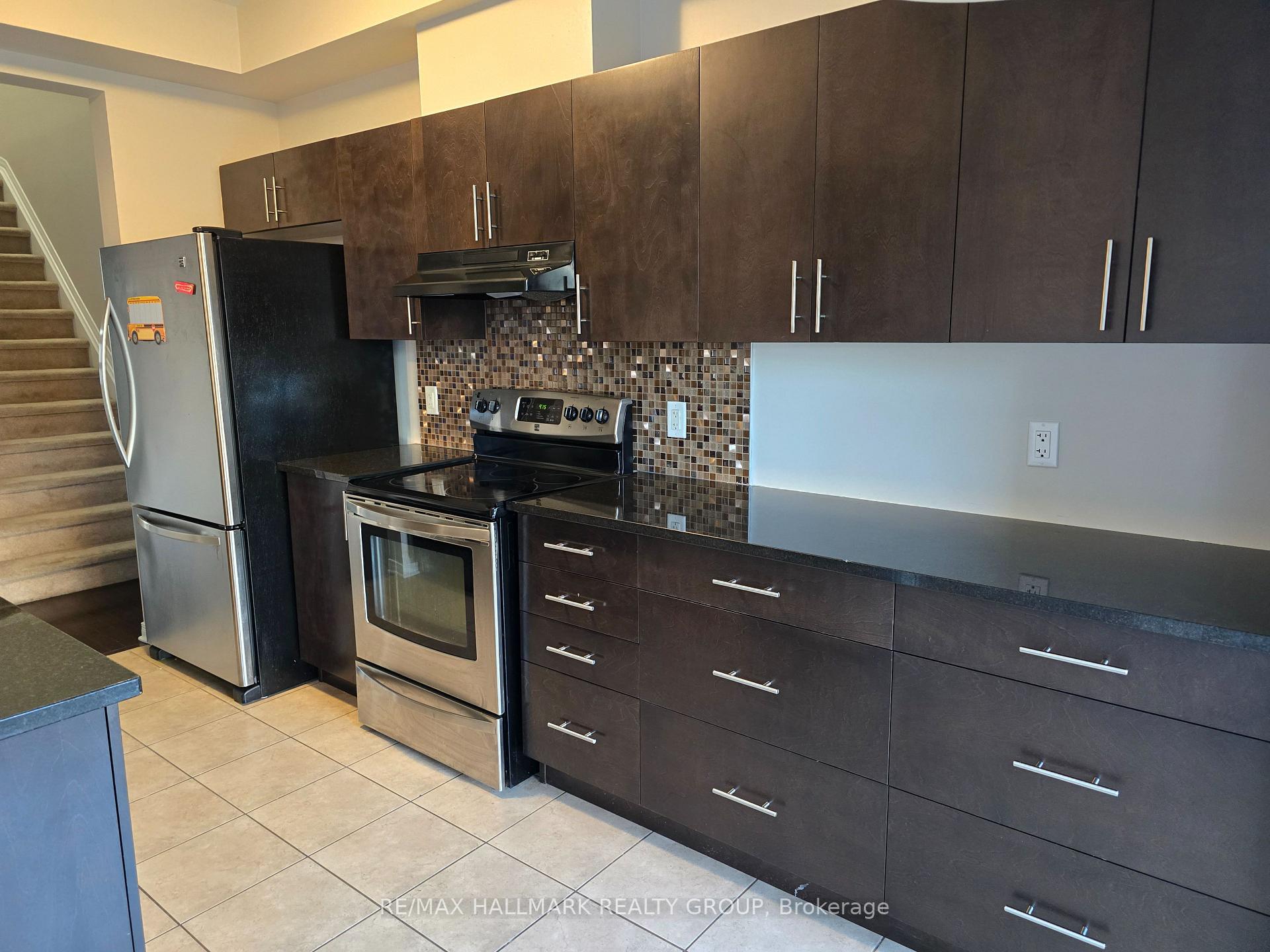 Photo 10 of 223 Livery Street, Ottawa, Kanata - Emerald Meadows/Trailwest — HOMEH