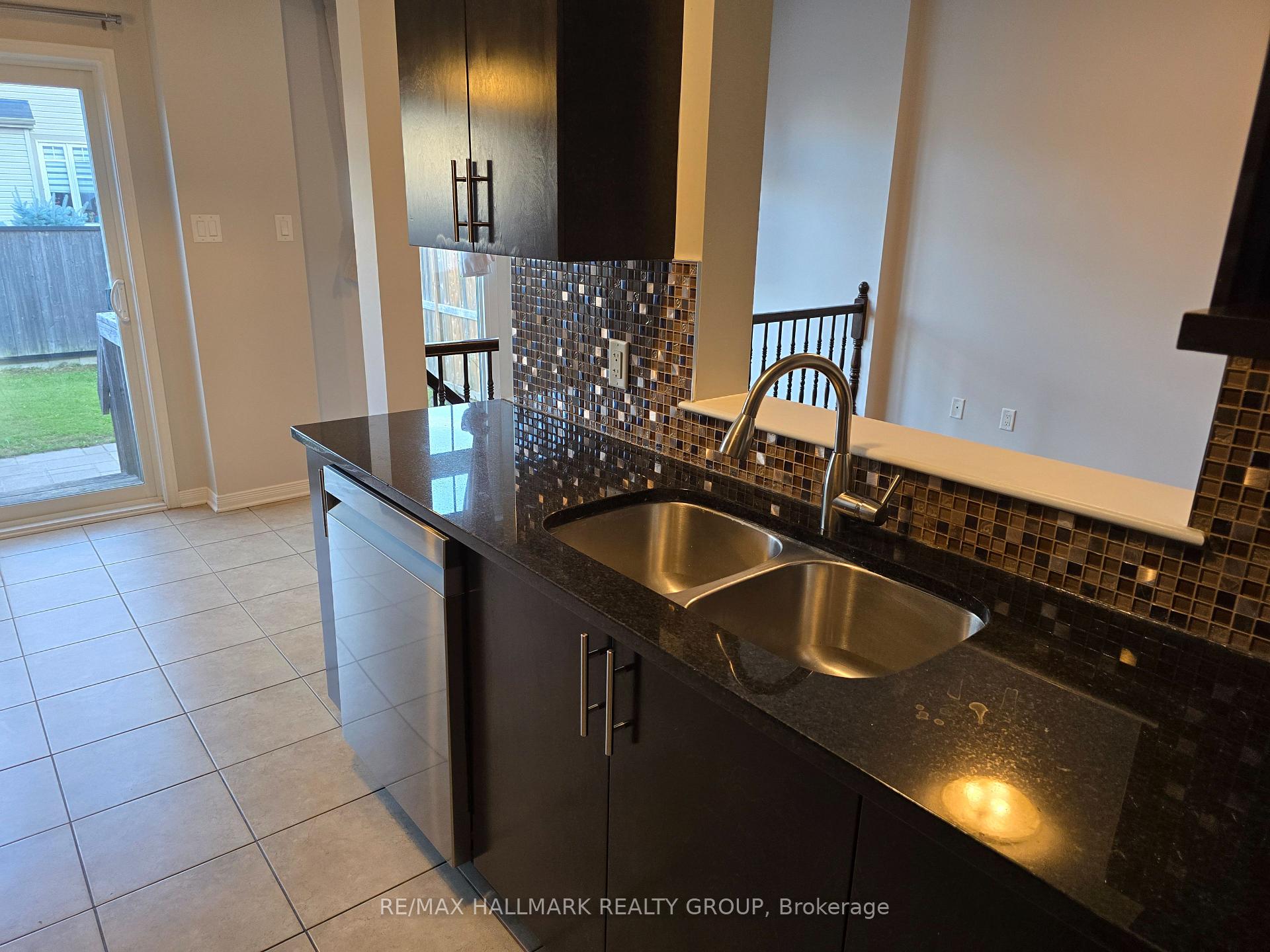 Photo 12 of 223 Livery Street, Ottawa, Kanata - Emerald Meadows/Trailwest — HOMEH