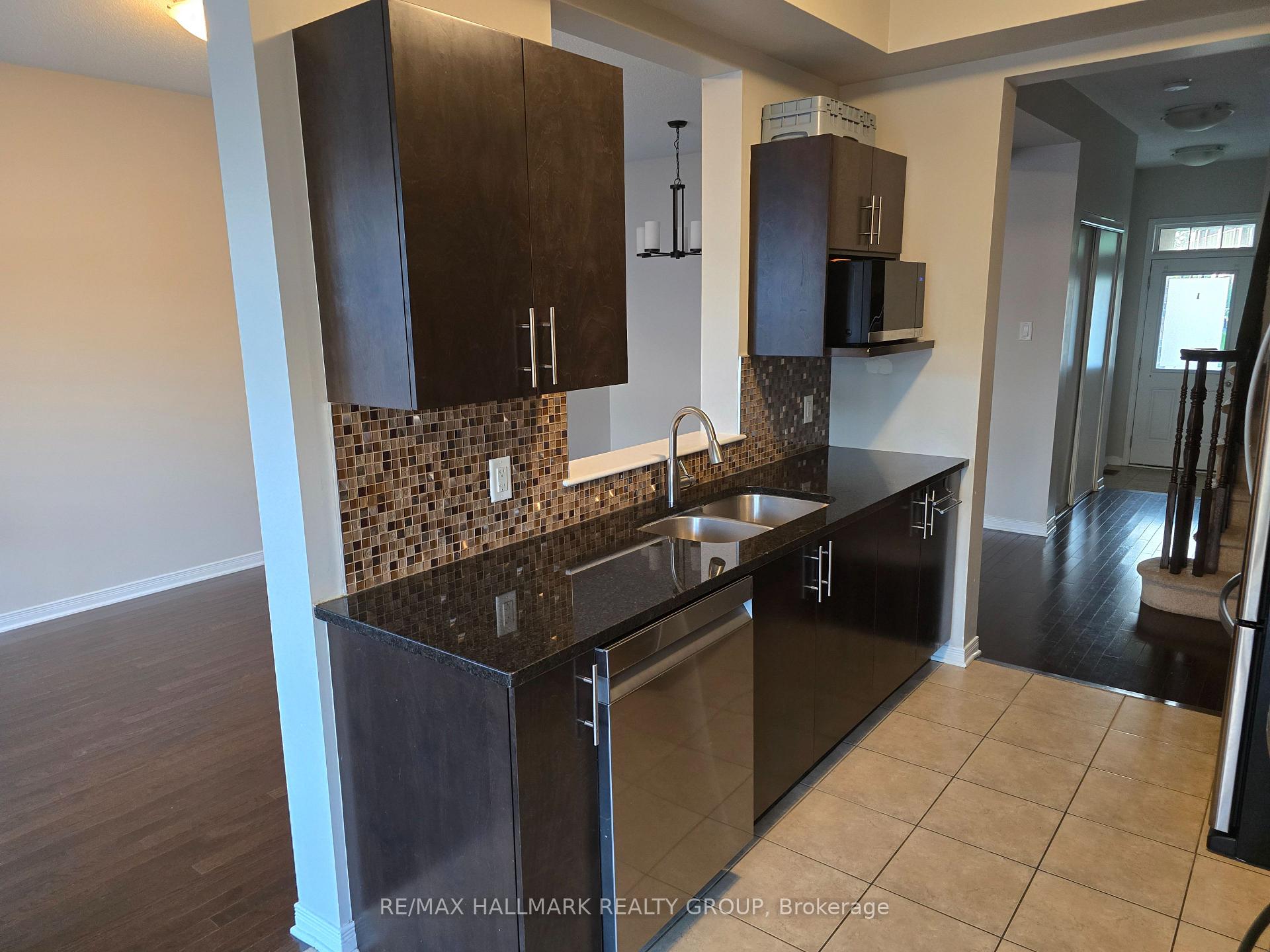 Photo 13 of 223 Livery Street, Ottawa, Kanata - Emerald Meadows/Trailwest — HOMEH