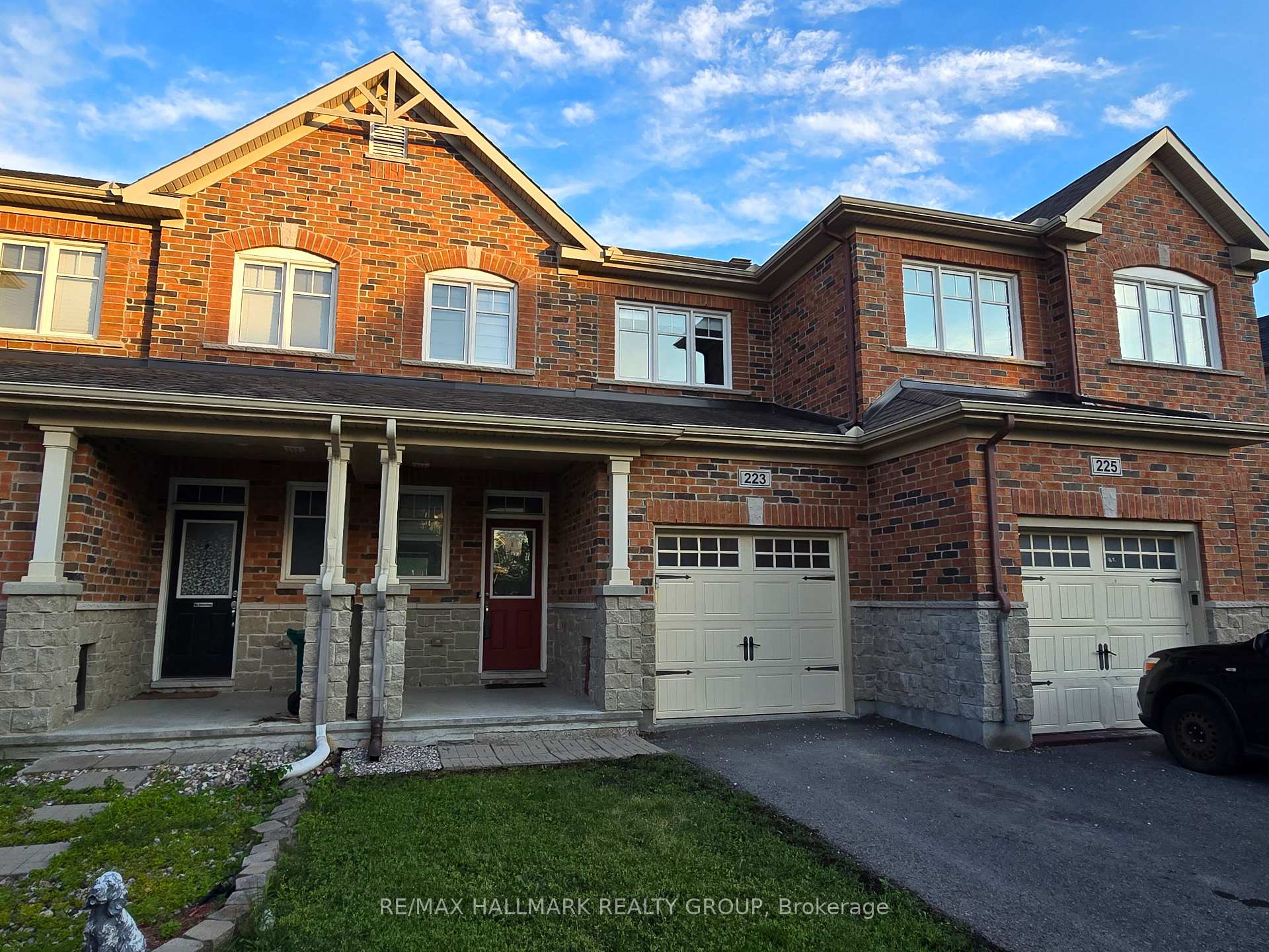 Photo 33 of 223 Livery Street, Ottawa, Kanata - Emerald Meadows/Trailwest — HOMEH