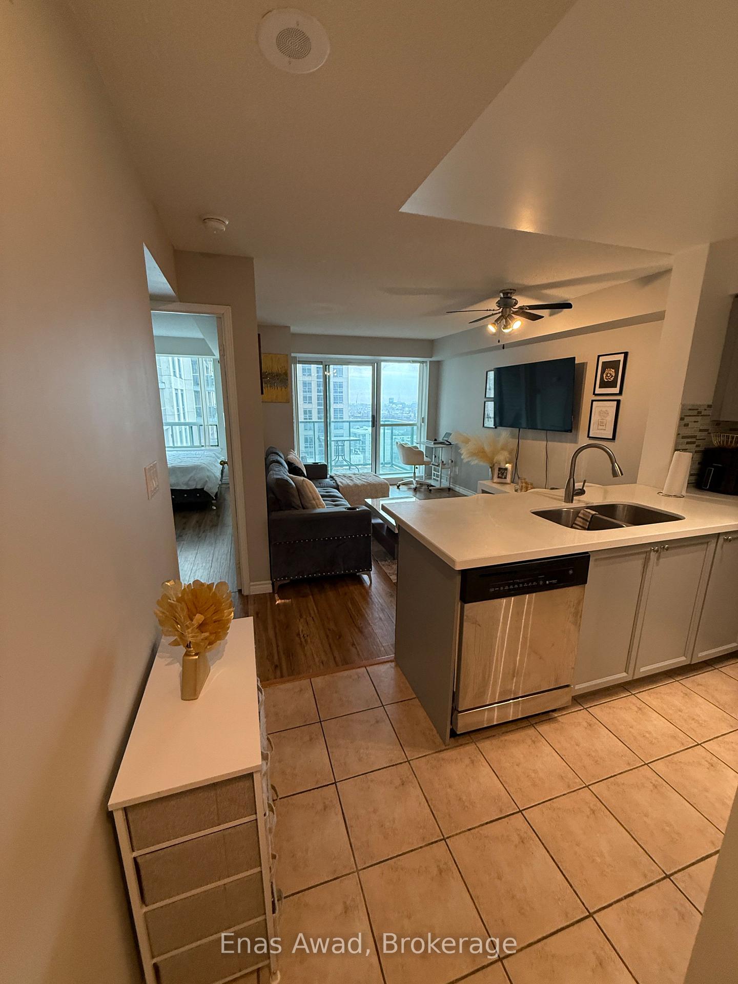 Photo 3 of Unit 1406, 7 Michael Power Place, Etobicoke, Islington-City Centre West — HOMEH