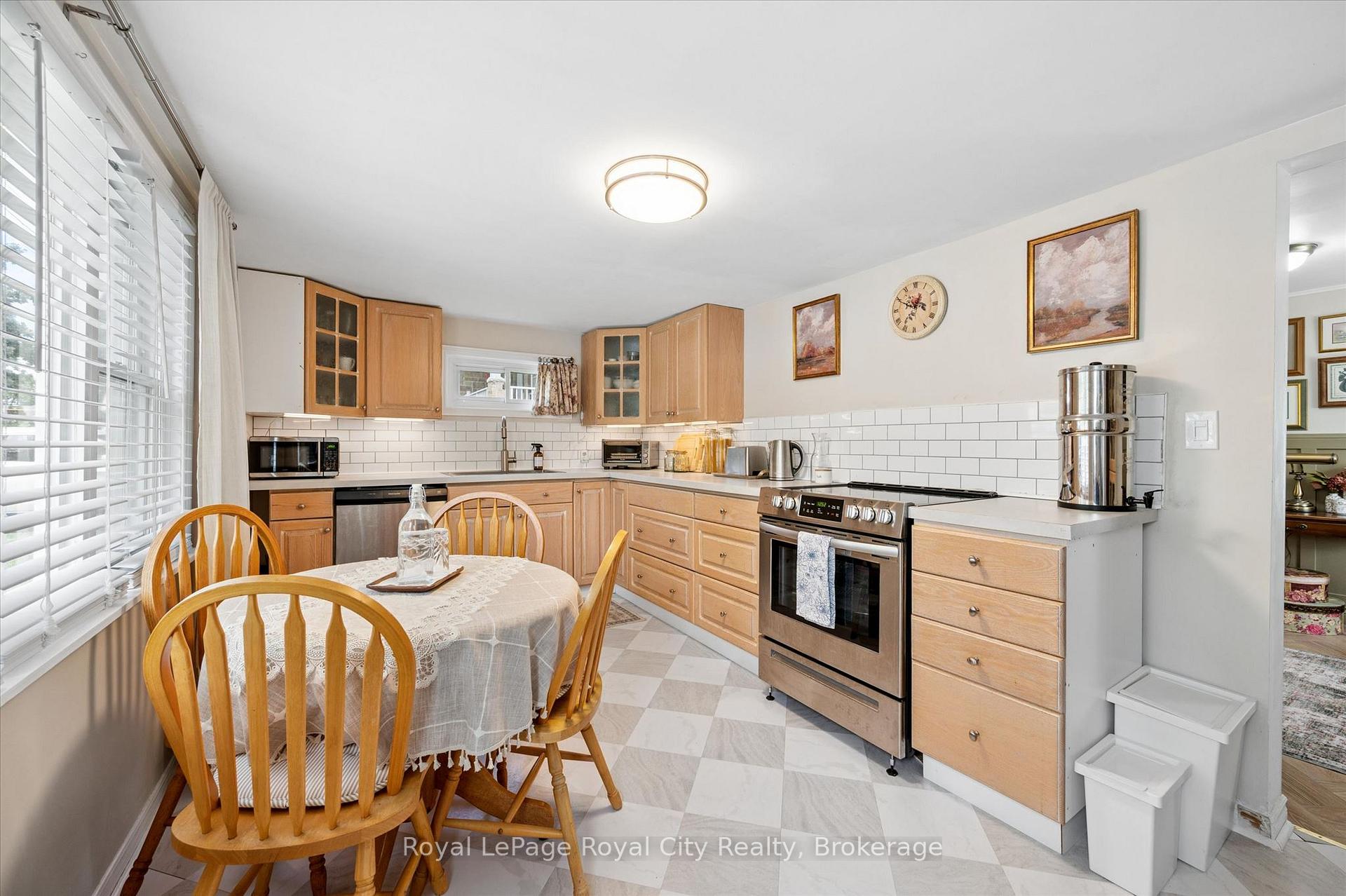 Photo 14 of 10 Macville Avenue, Kitchener, Bridgeport — HOMEH