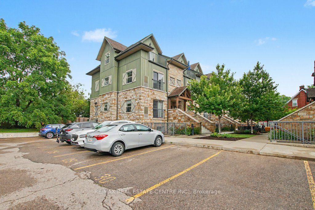 Front of Unit B105, 112 Union Street E