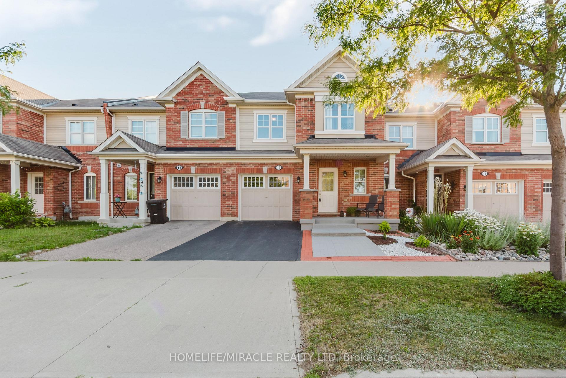 Photo 2 of 13 Arbourview Crescent, Kitchener, Trussler — HOMEH