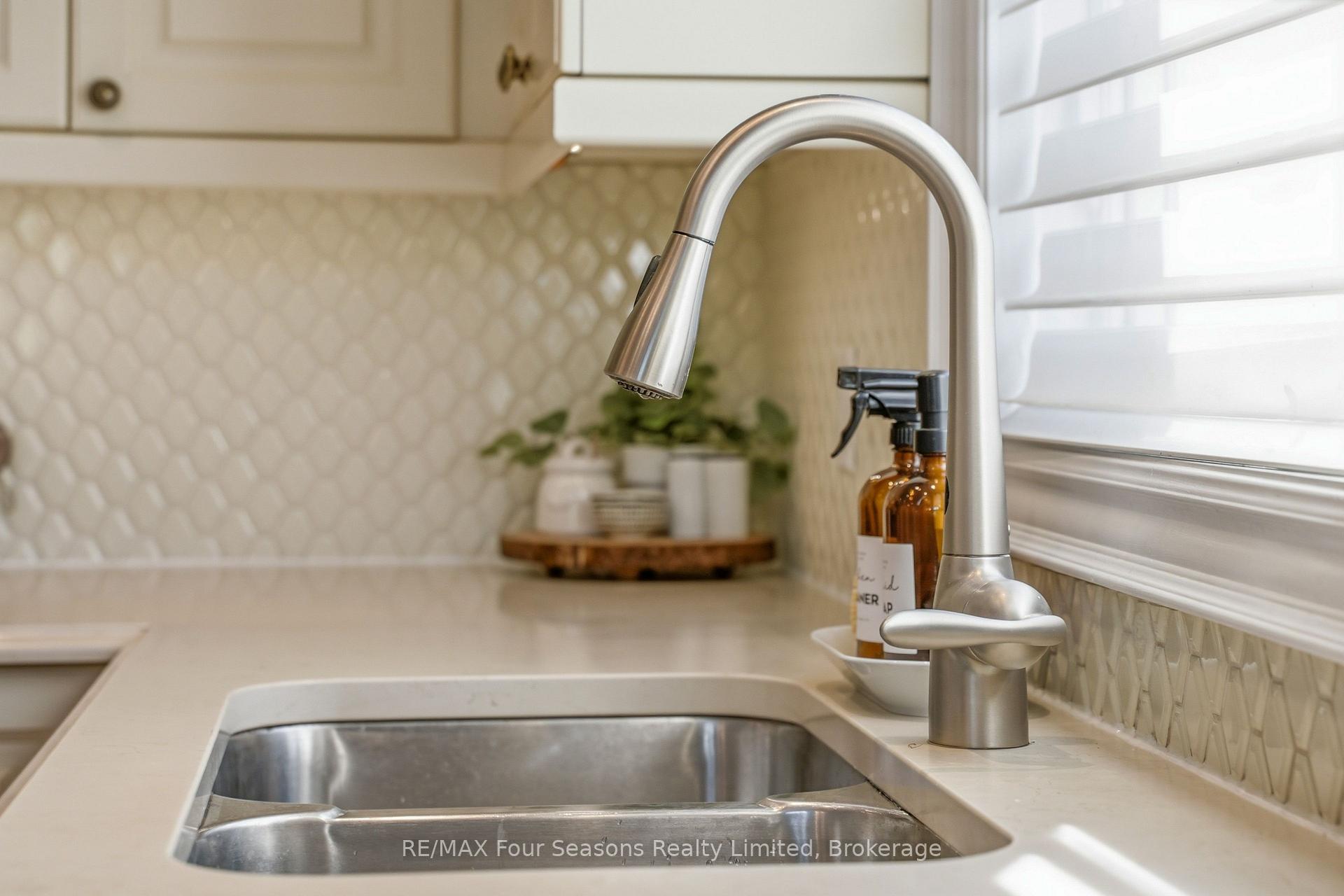 Photo 9 of Unit 33, 34 Kari Crescent, Collingwood — HOMEH