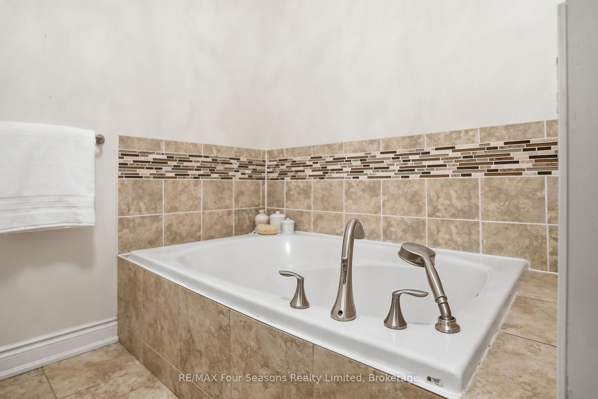 Photo 19 of Unit 33, 34 Kari Crescent, Collingwood — HOMEH