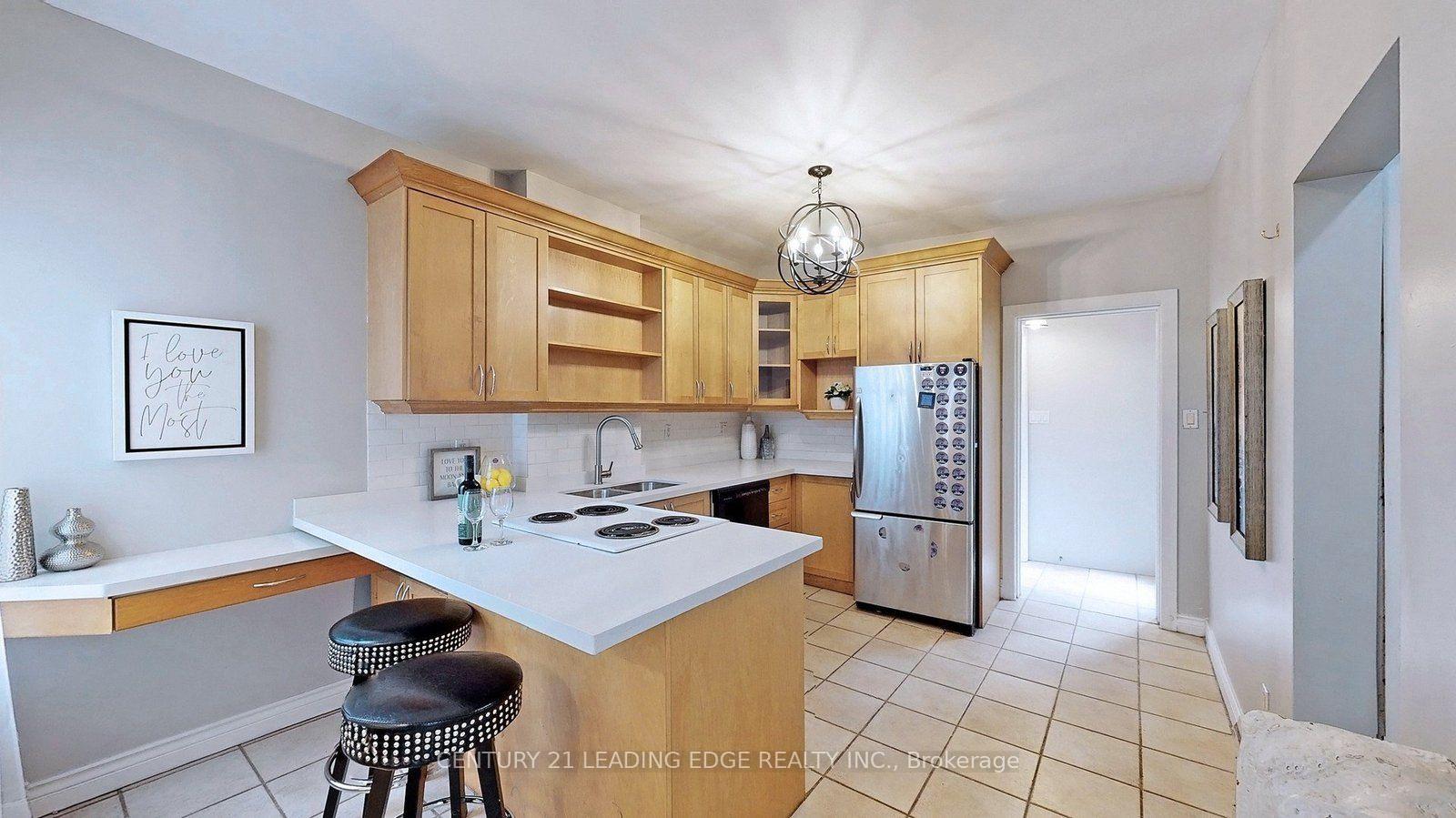 Photo 8 of Unit UPPER LEVEL, 233 Borden Street, Toronto, University — HOMEH