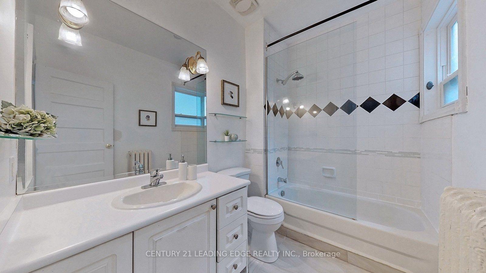 Photo 11 of Unit UPPER LEVEL, 233 Borden Street, Toronto, University — HOMEH