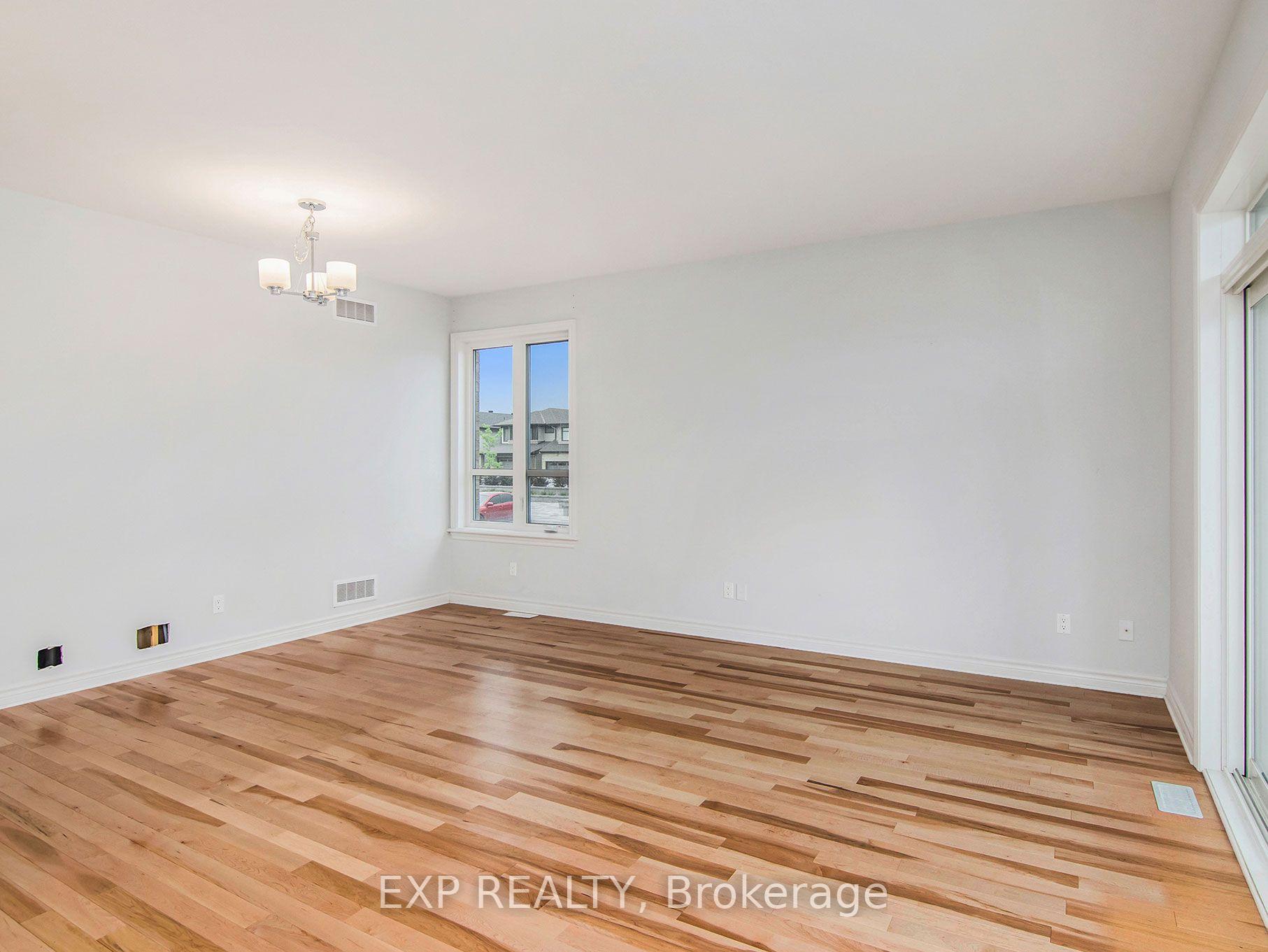 Photo 10 of 17 Carabiner Private, Ottawa, Mer Bleue/Bradley Estates/Anderson Park — HOMEH