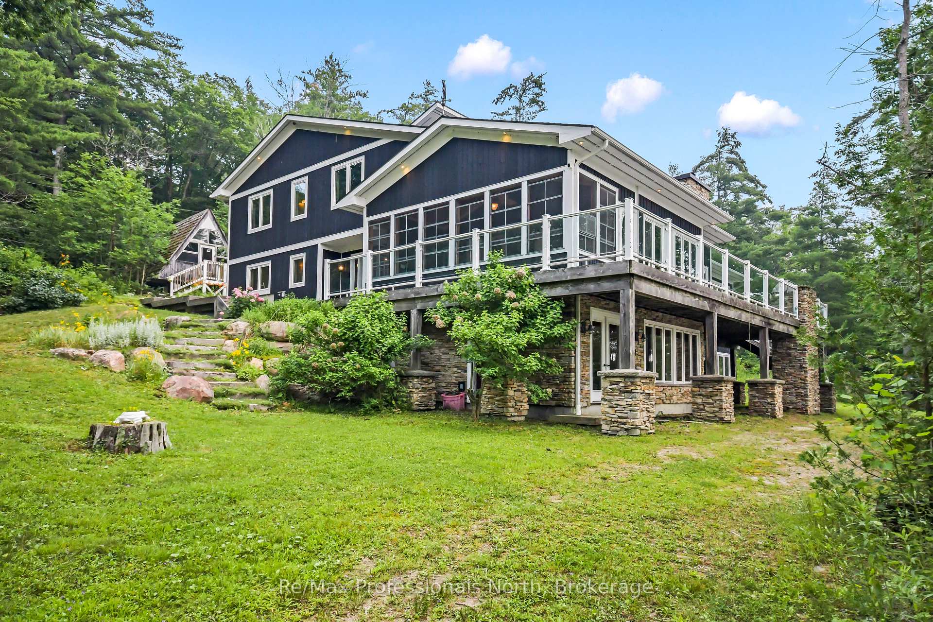 Photo 2 of 1064 Road 3200, Gravenhurst, Muskoka (S) — HOMEH